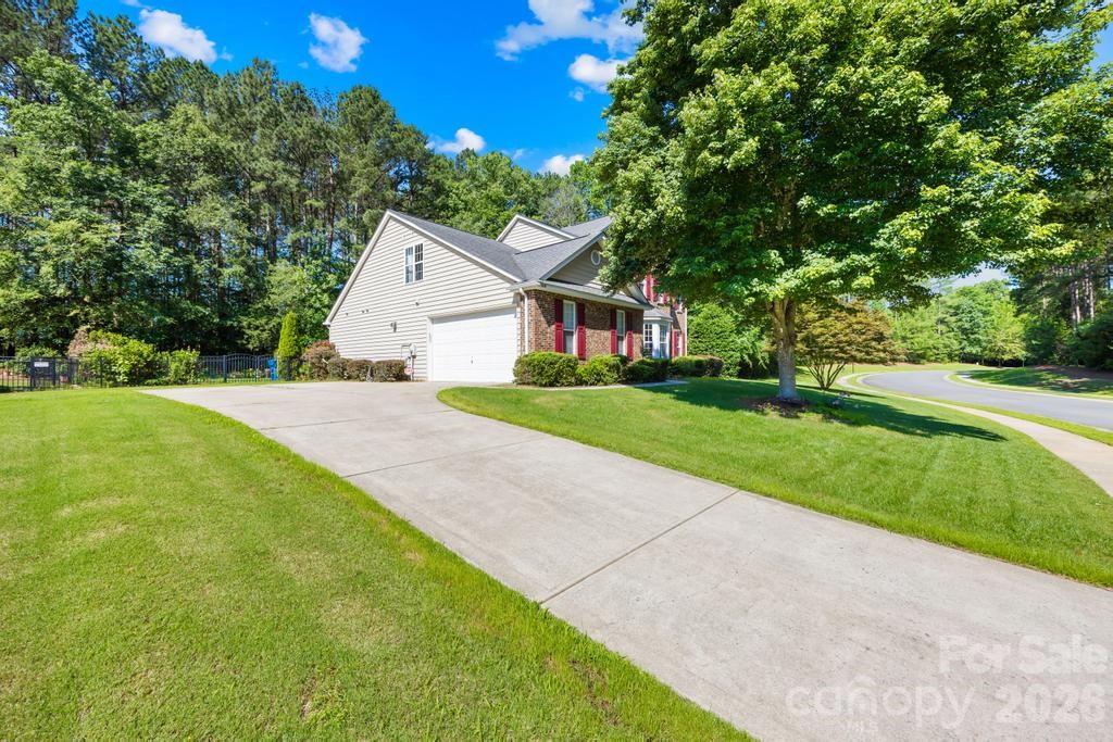 610 Springwood Drive Property Photo 3
