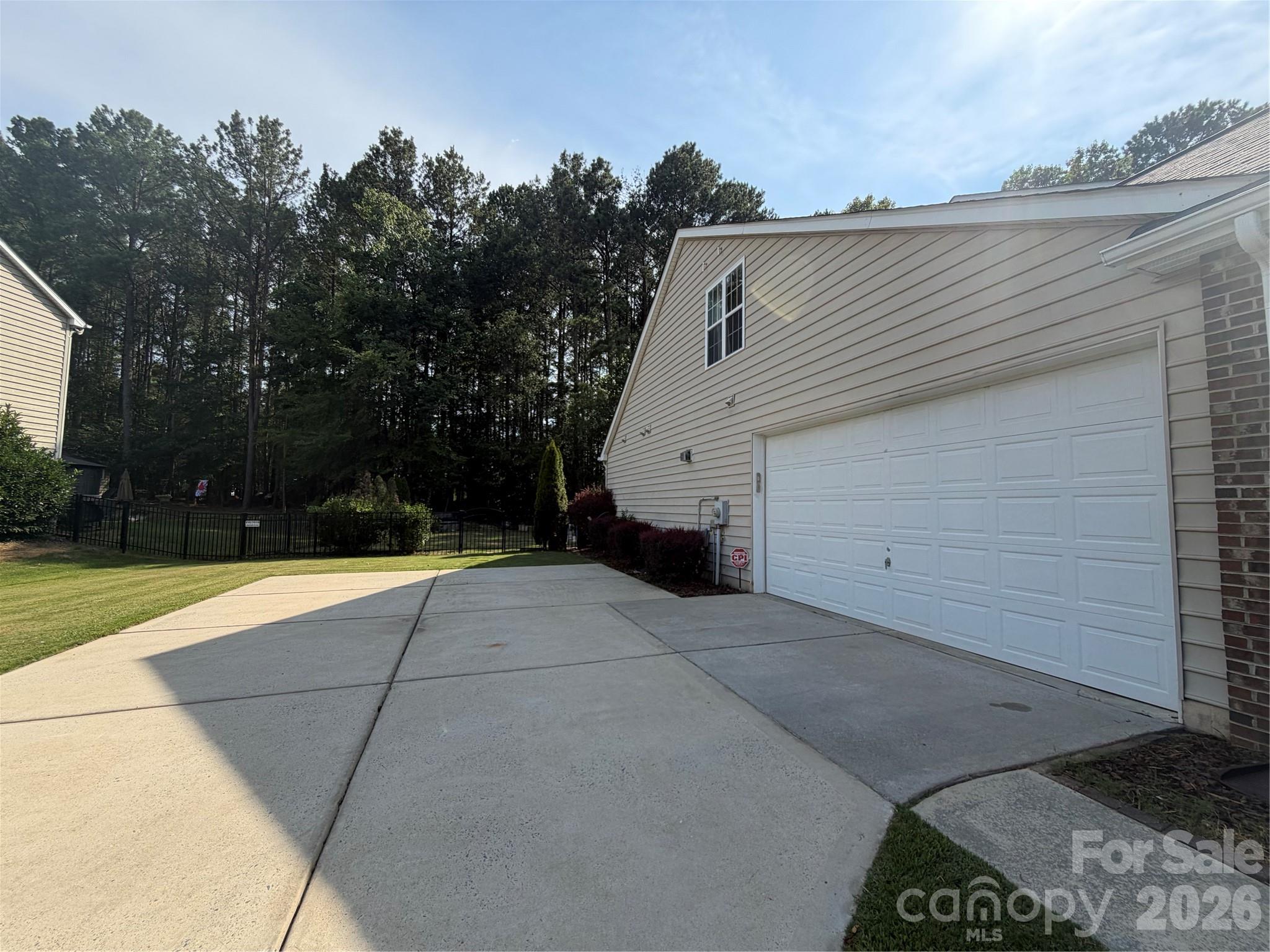 610 Springwood Drive Property Photo 4