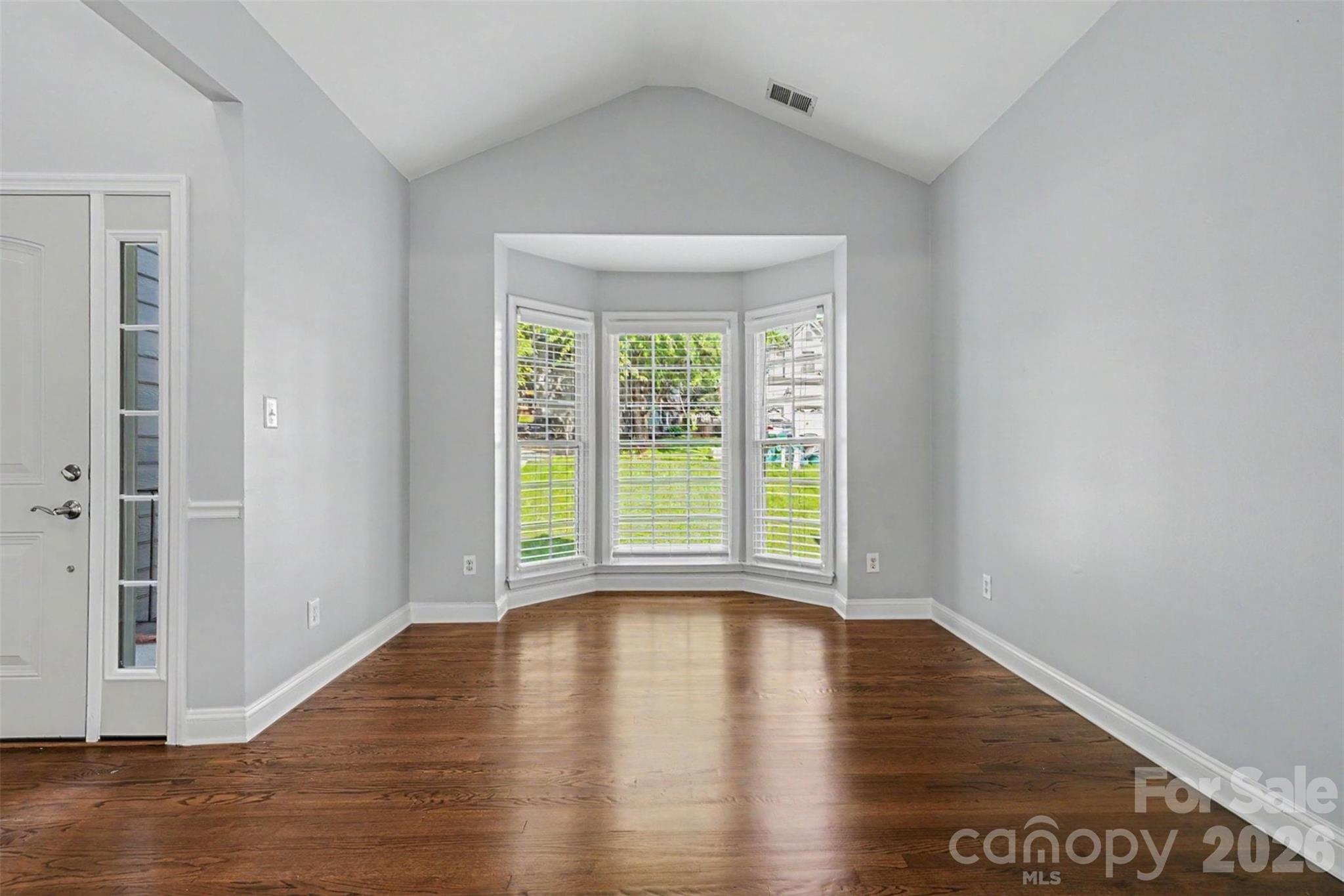 1926 Dunhill Drive Property Photo 9