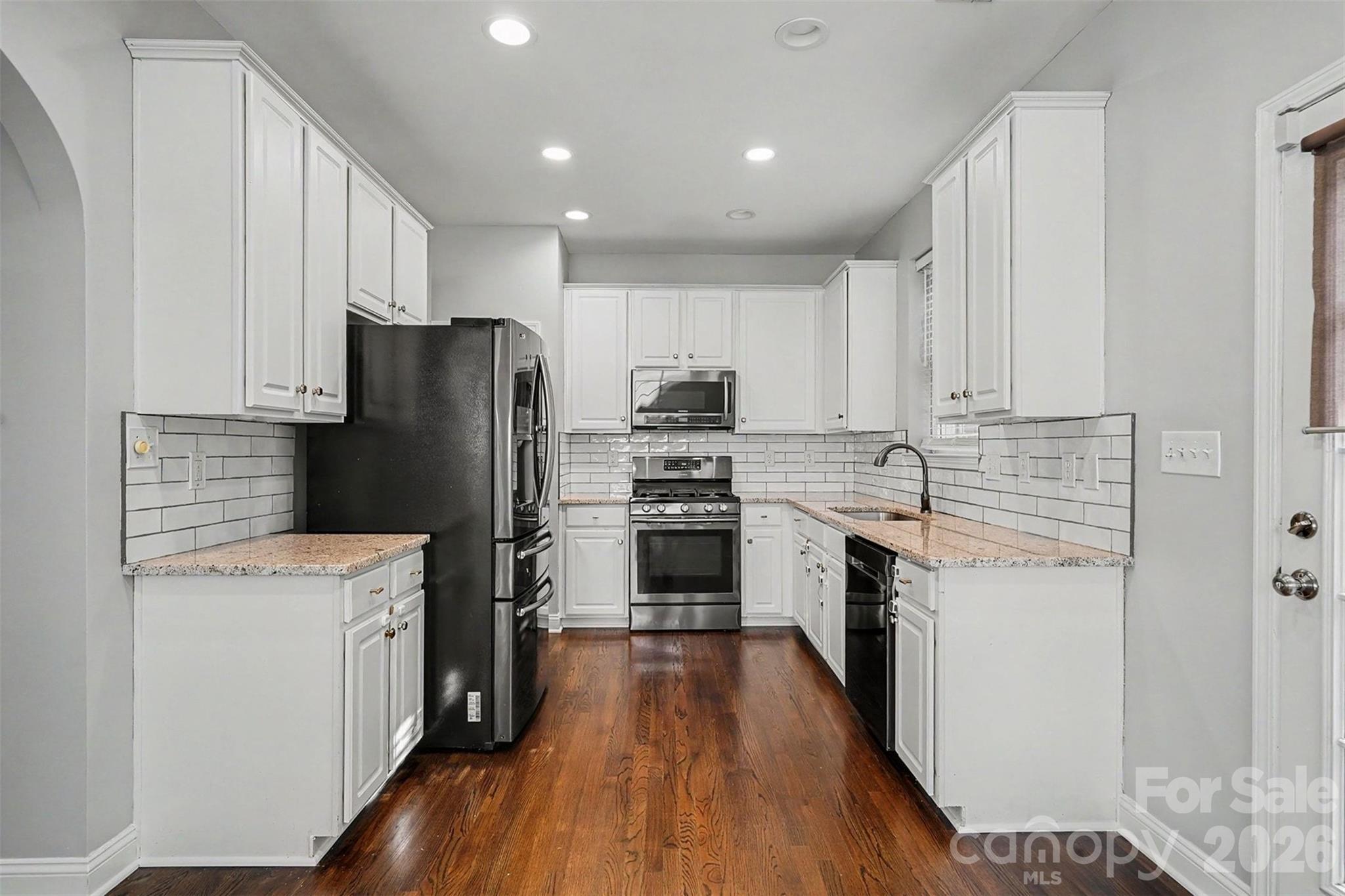 1926 Dunhill Drive Property Photo 20