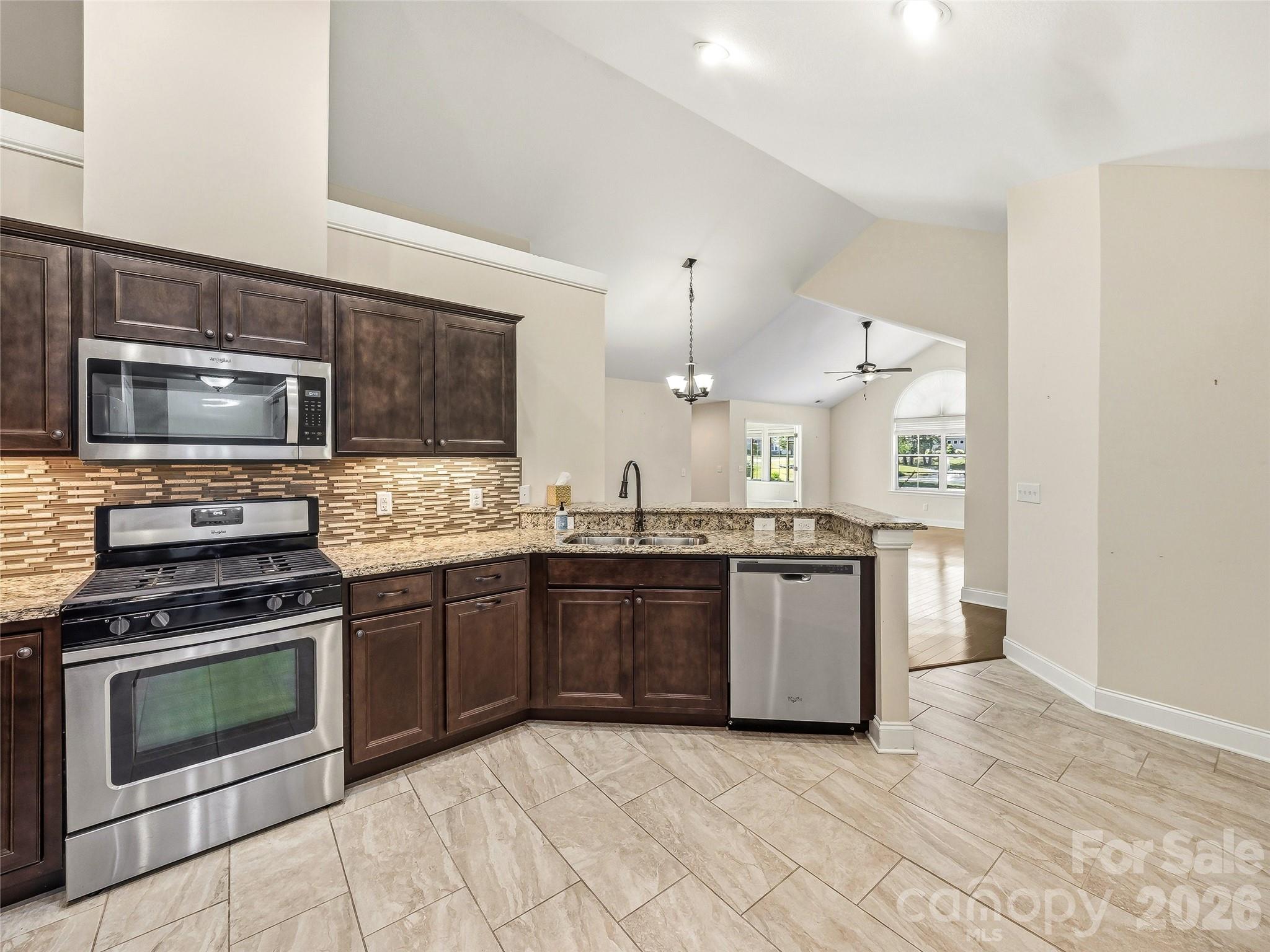 426 Summerfield Place Property Photo 28