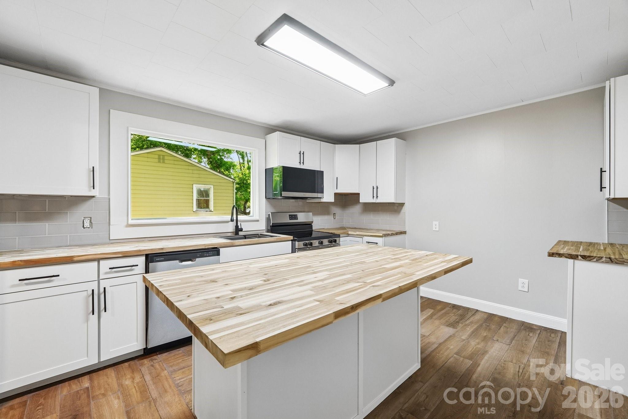 701 N Scruggs Street Property Photo 11