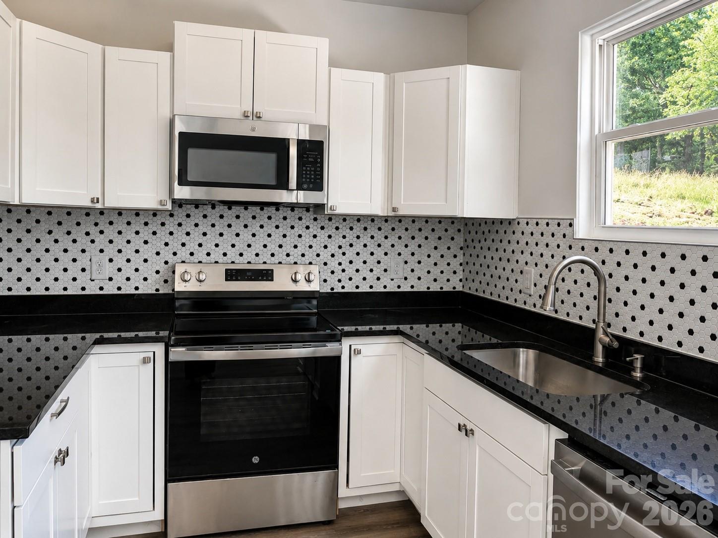 814 E Main Street Property Photo 6