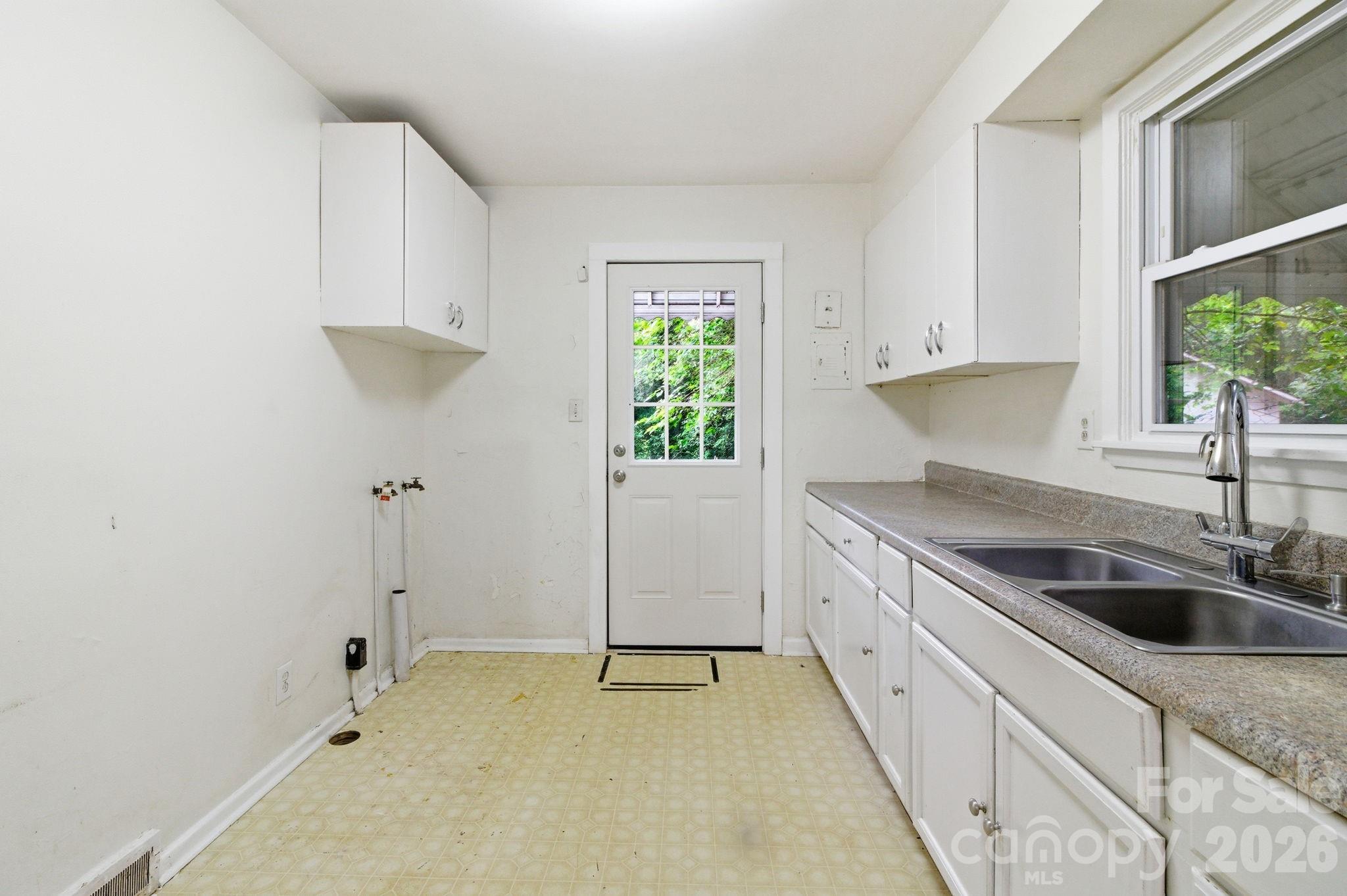 1909 Camp Greene Street Property Photo 10