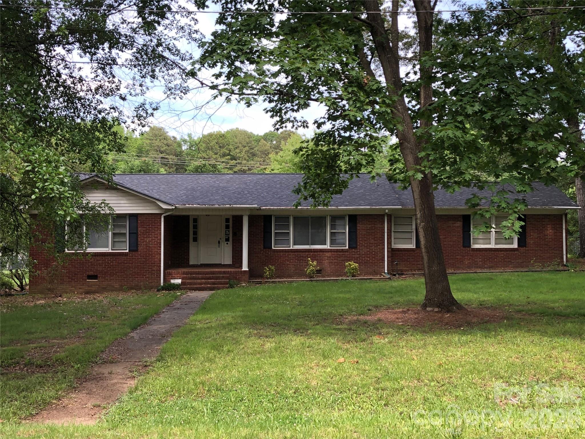 128 Woodlynn Drive Property Photo 1