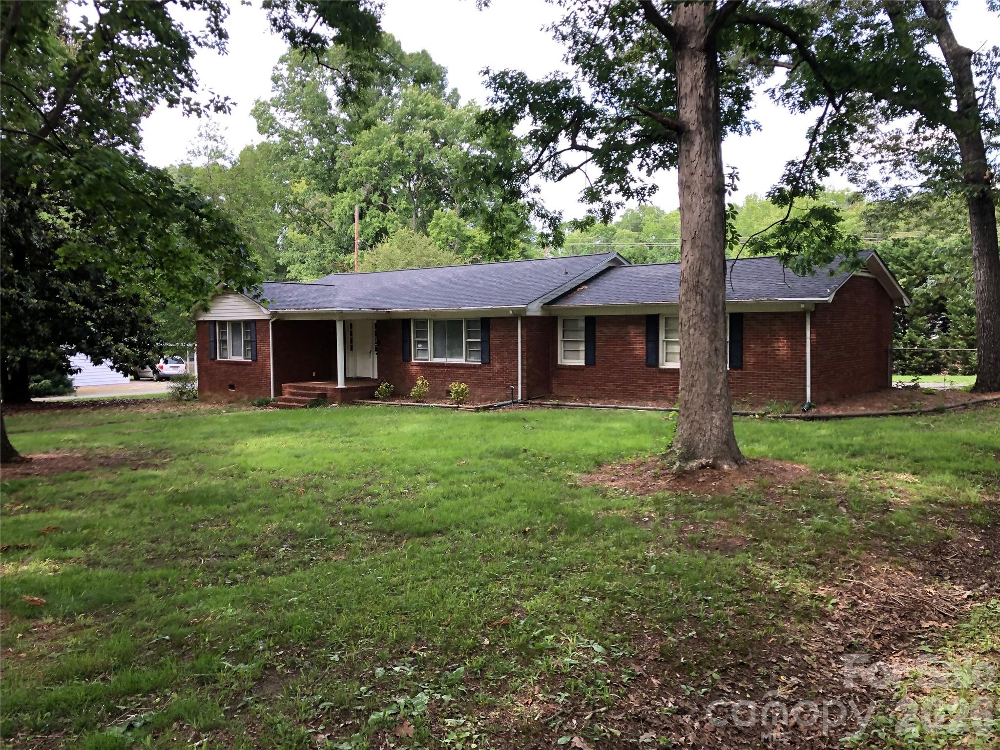 128 Woodlynn Drive Property Photo 2