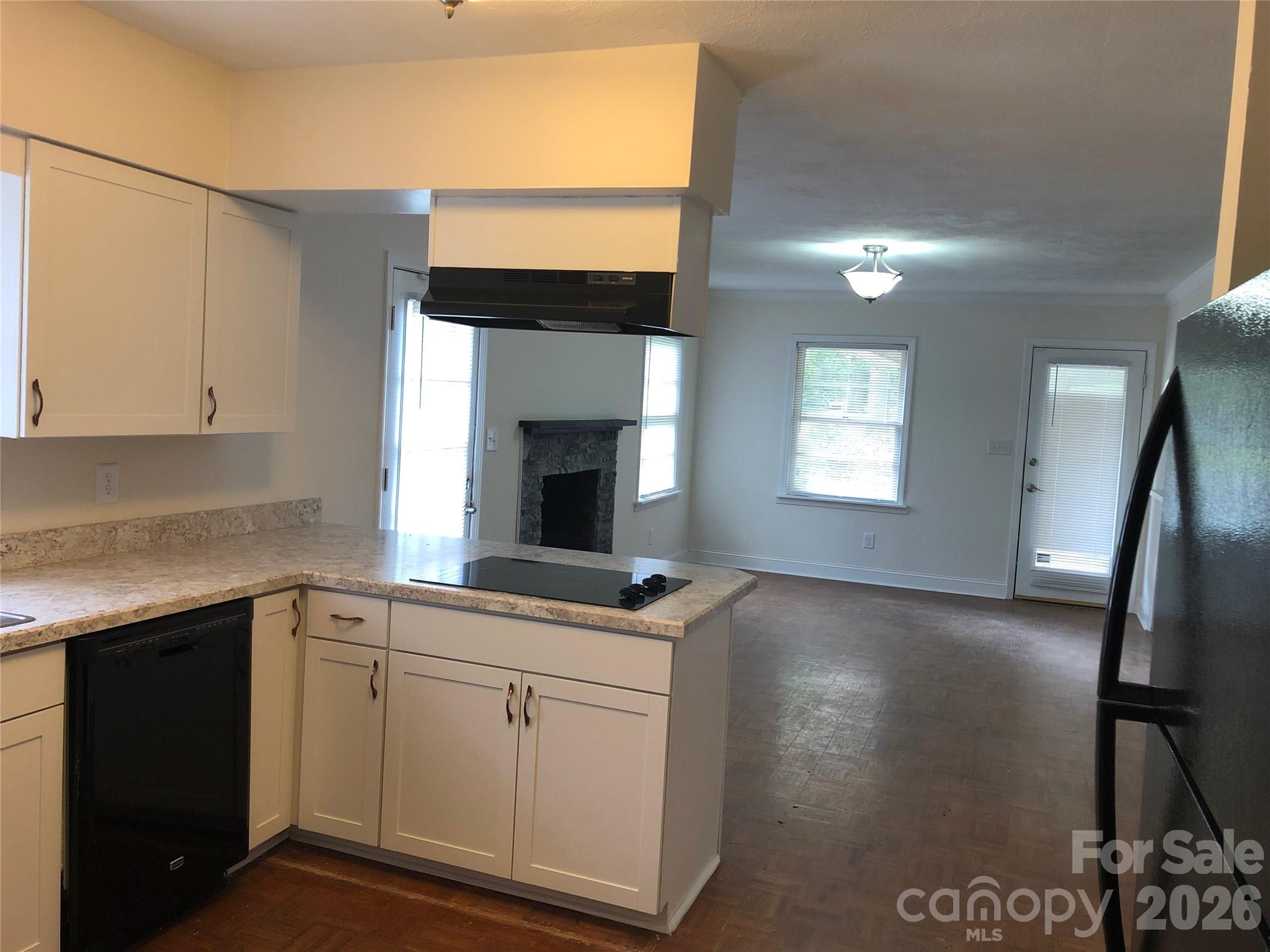 128 Woodlynn Drive Property Photo 9