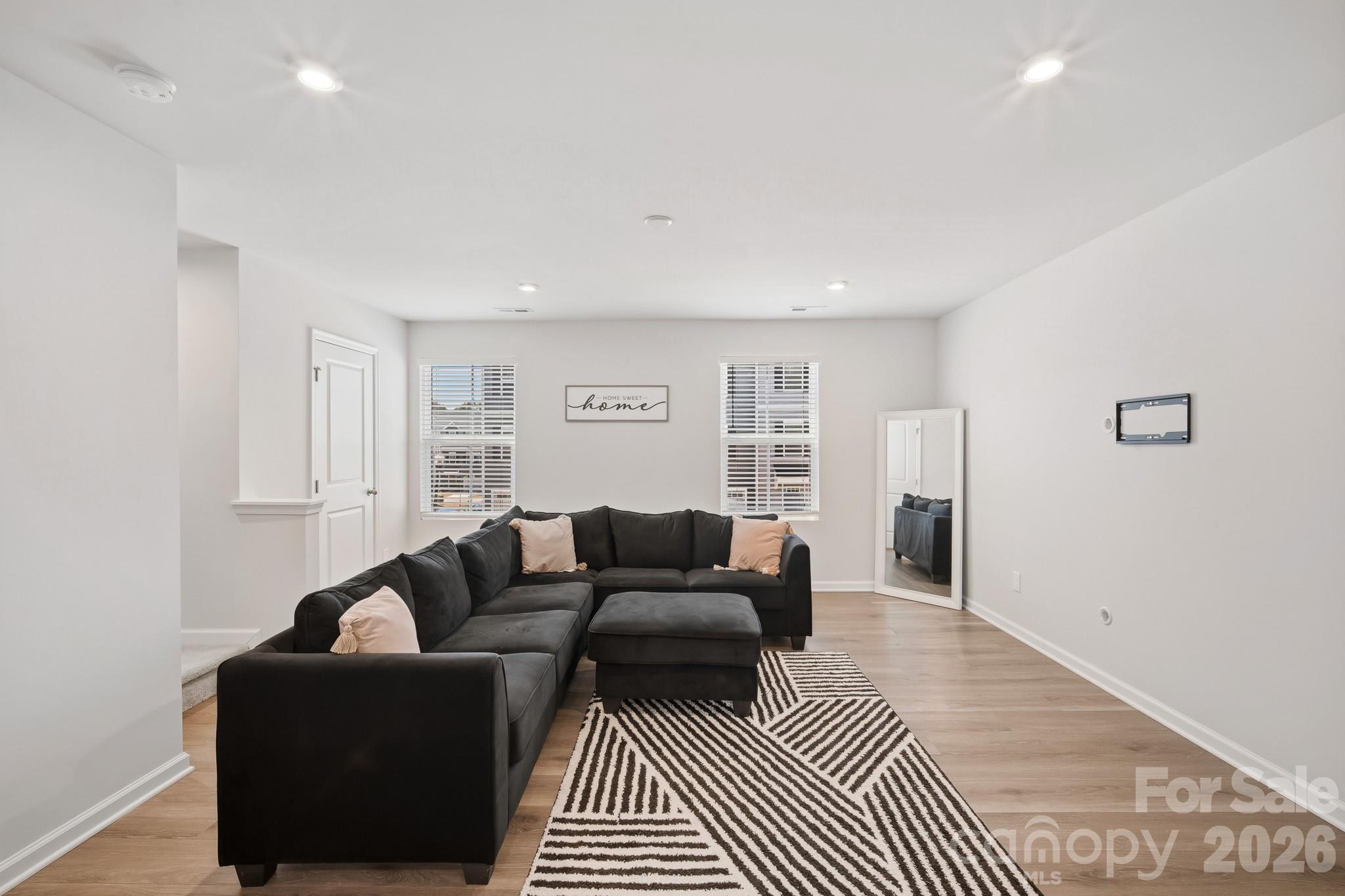 2051 Langer Street Property Photo 4