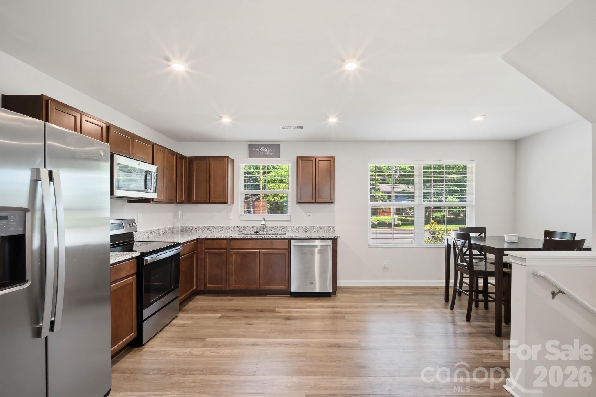 2051 Langer Street Property Photo 5