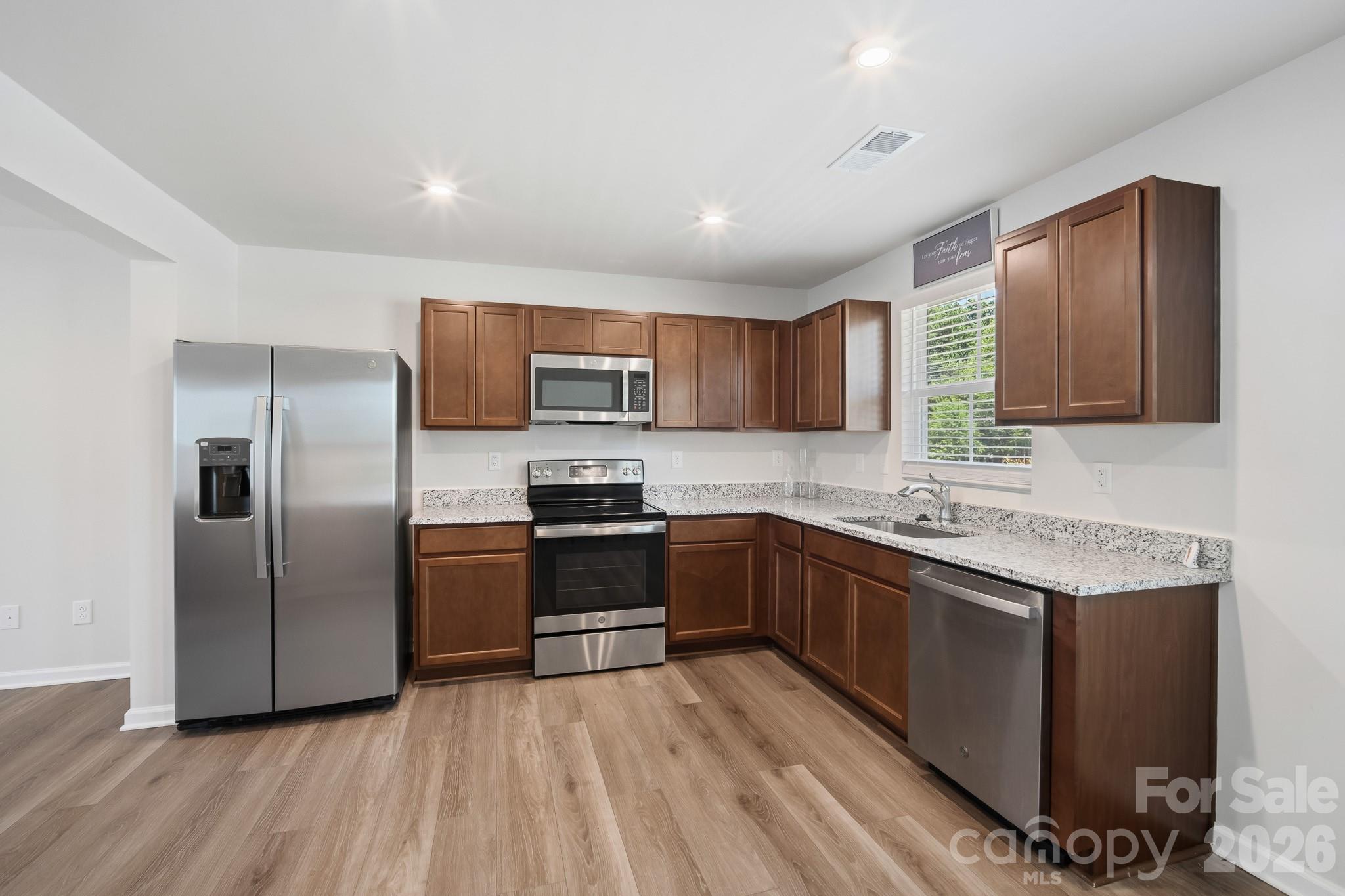 2051 Langer Street Property Photo 6
