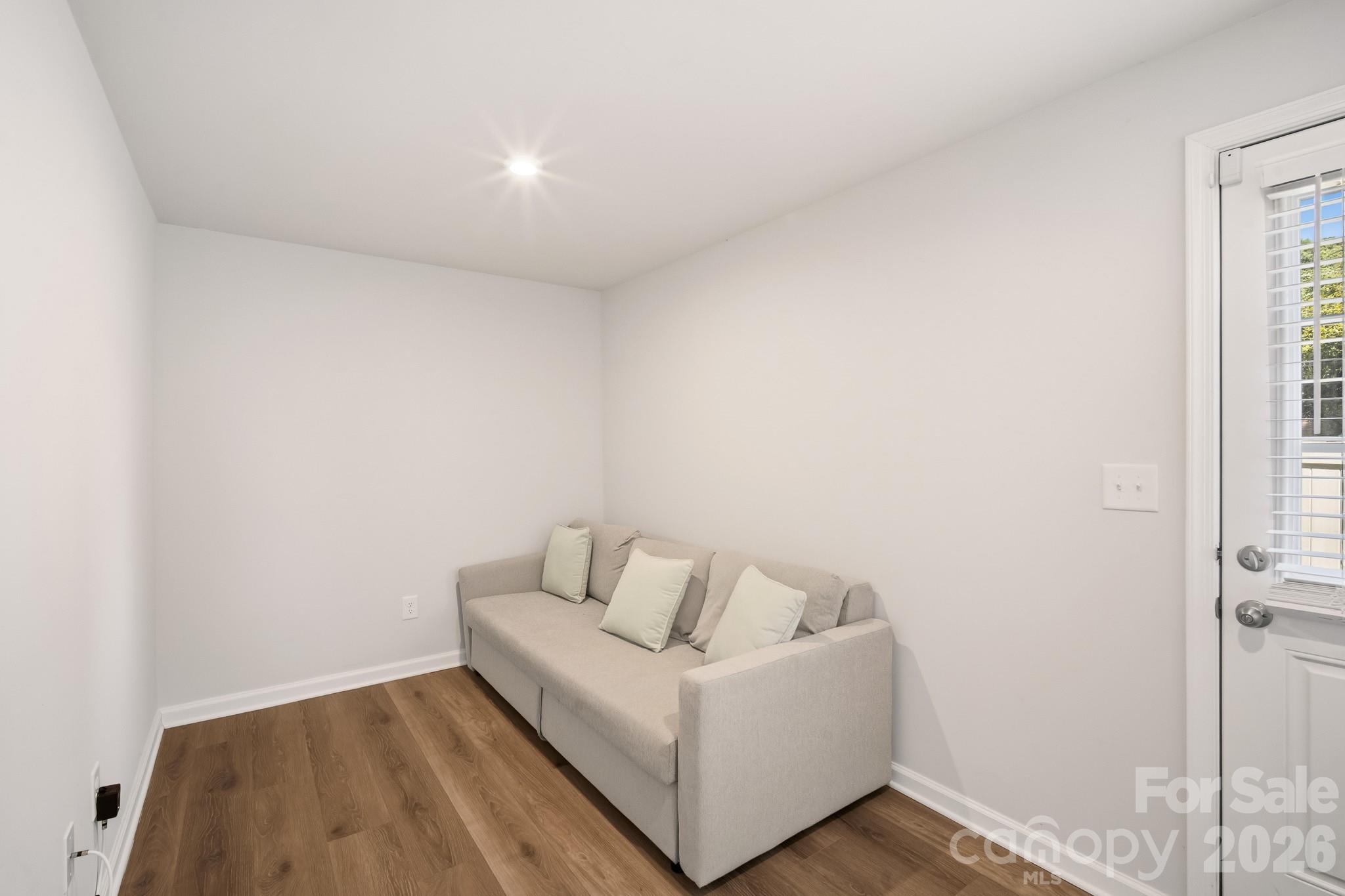 2051 Langer Street Property Photo 12