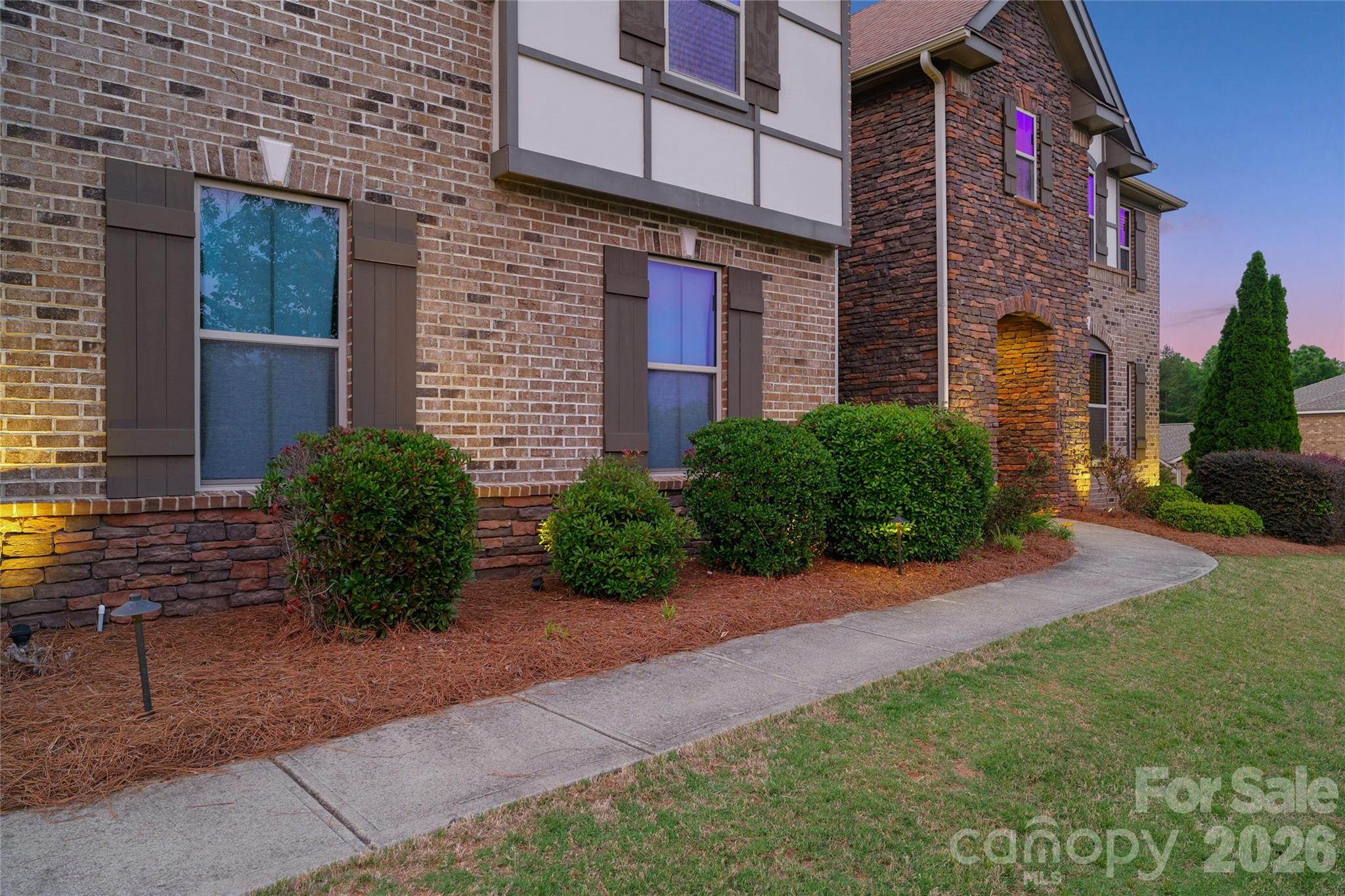 726 Lingfield Lane Property Photo 6