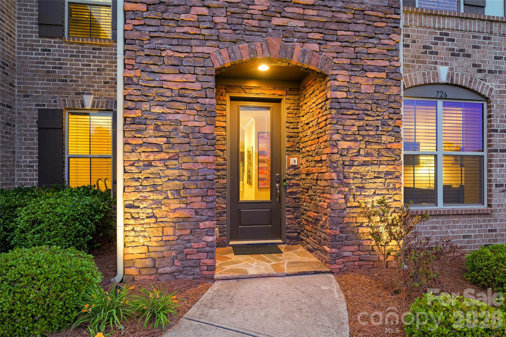 726 Lingfield Lane Property Photo 7