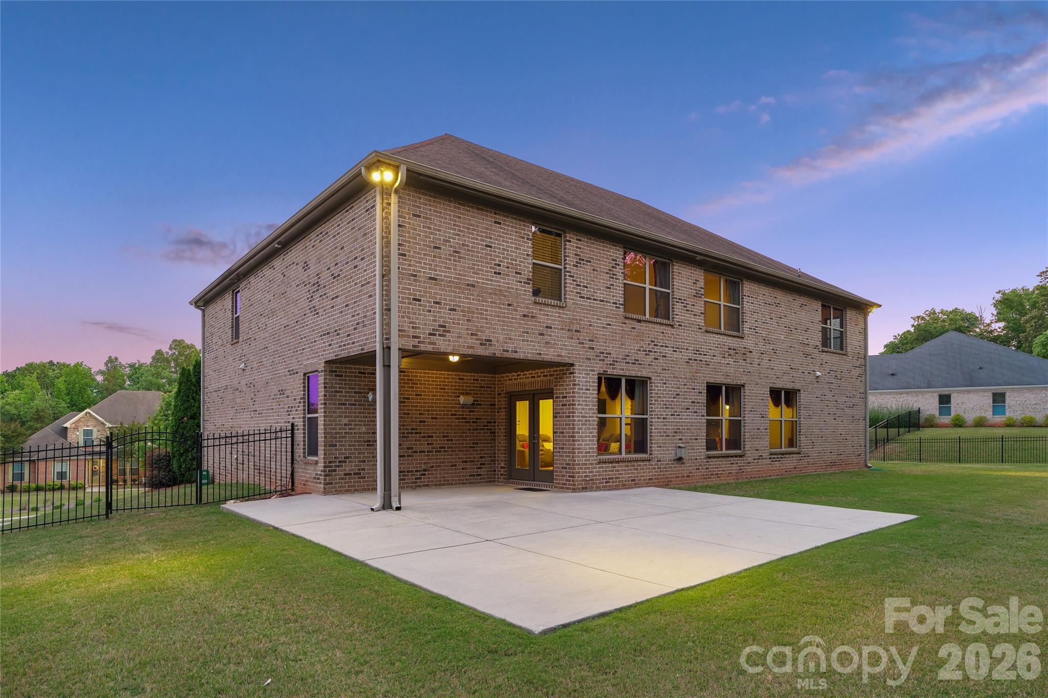 726 Lingfield Lane Property Photo 10