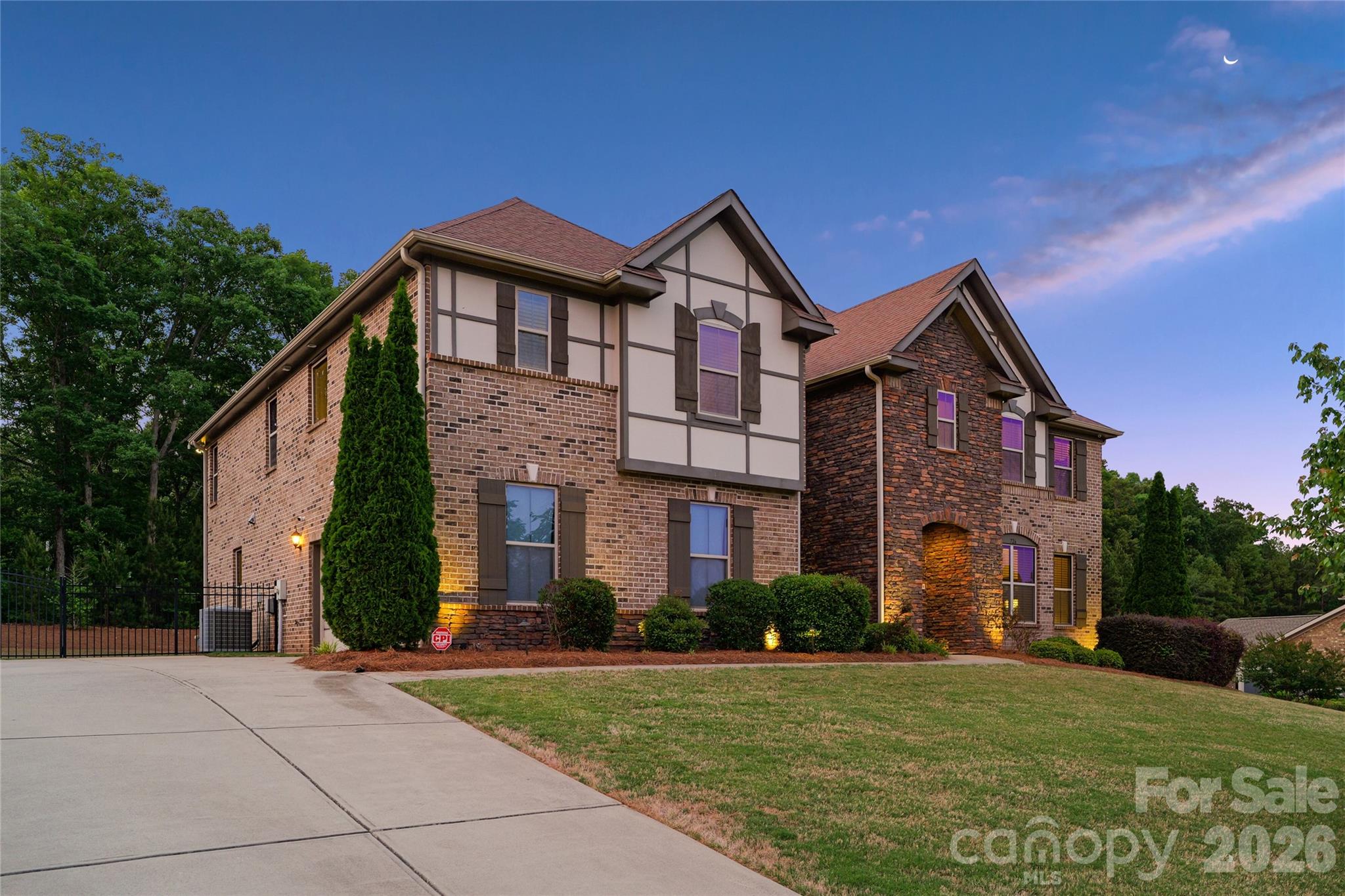 726 Lingfield Lane Property Photo 12