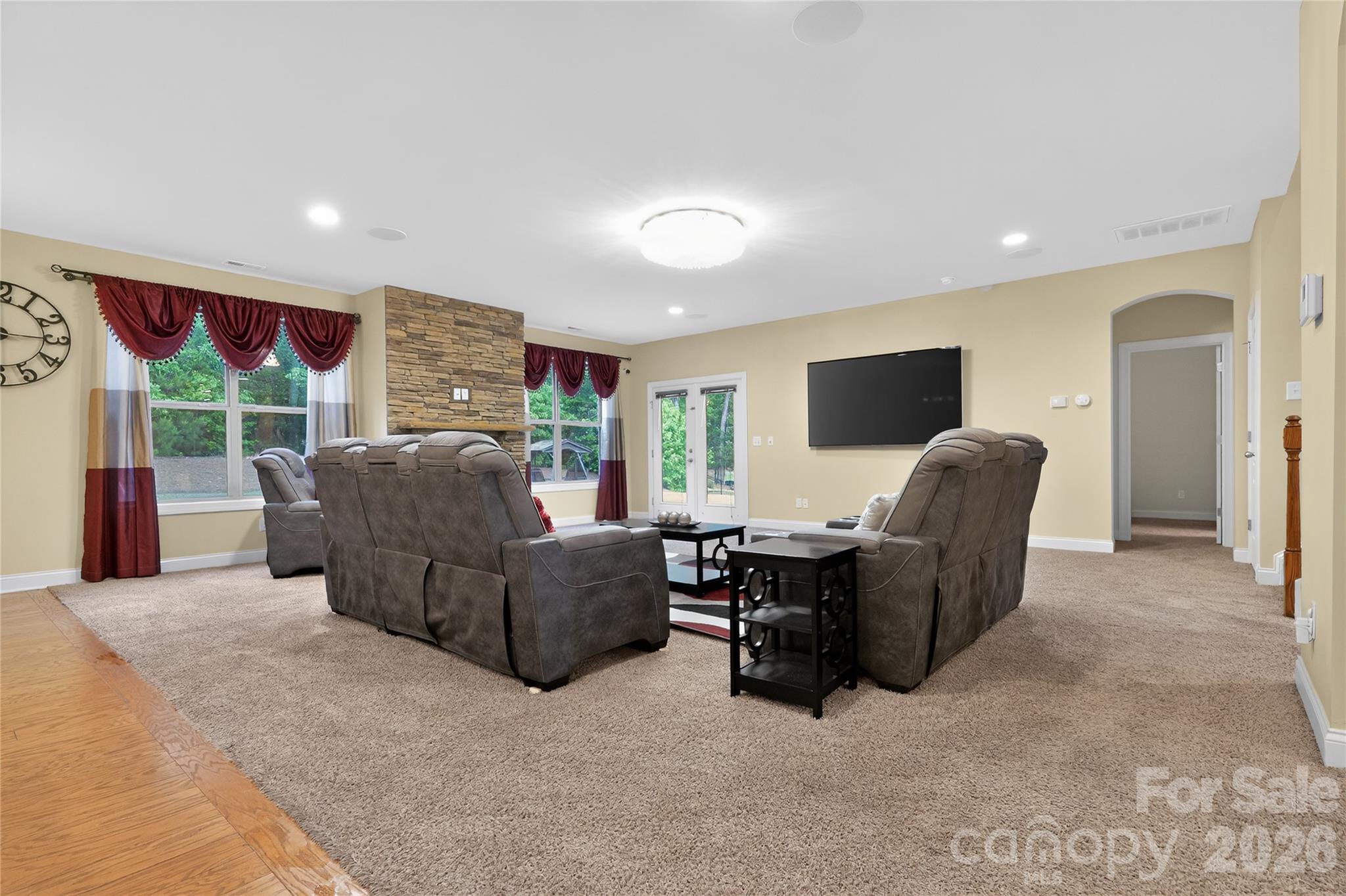 726 Lingfield Lane Property Photo 20