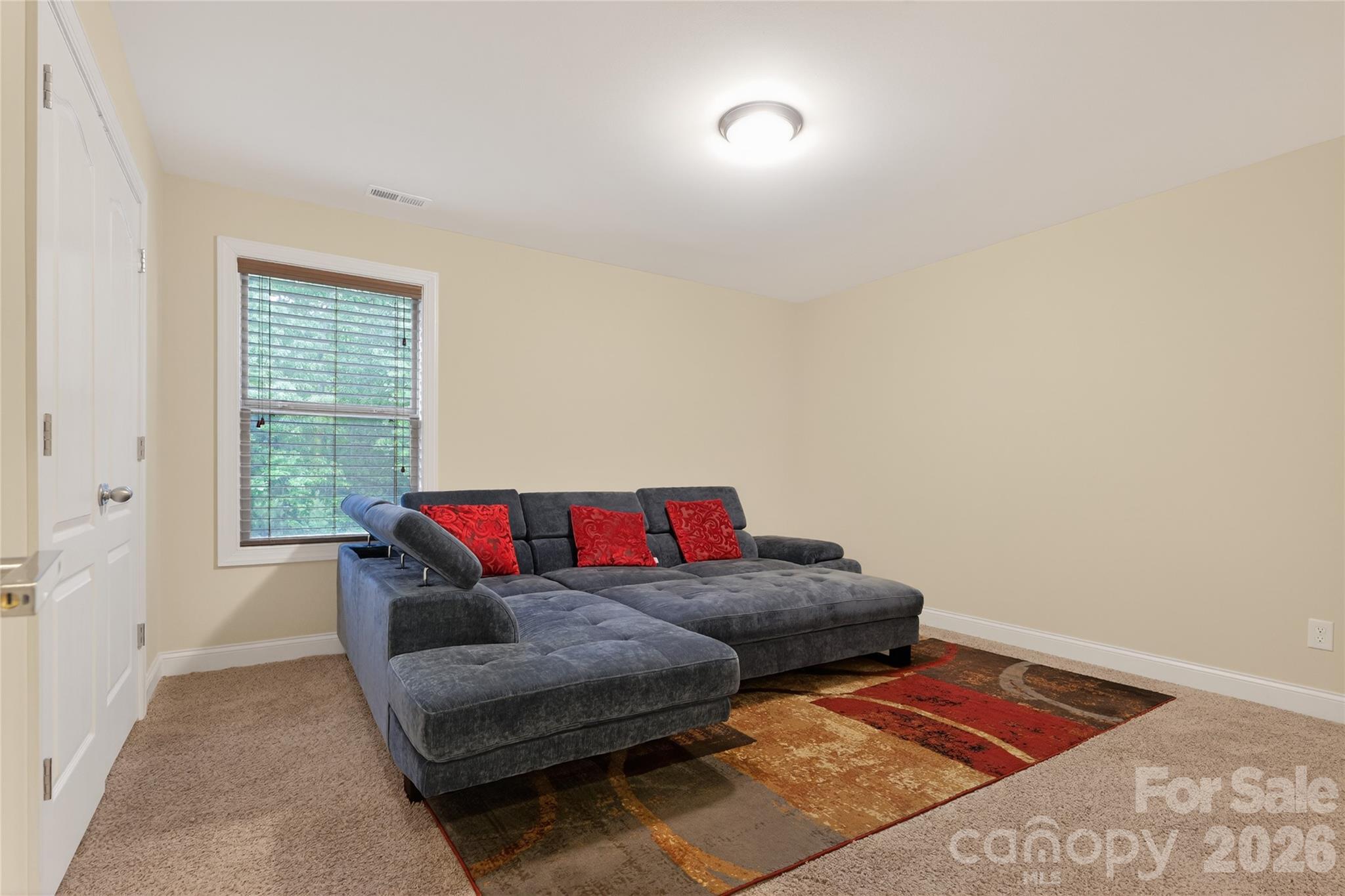 726 Lingfield Lane Property Photo 28
