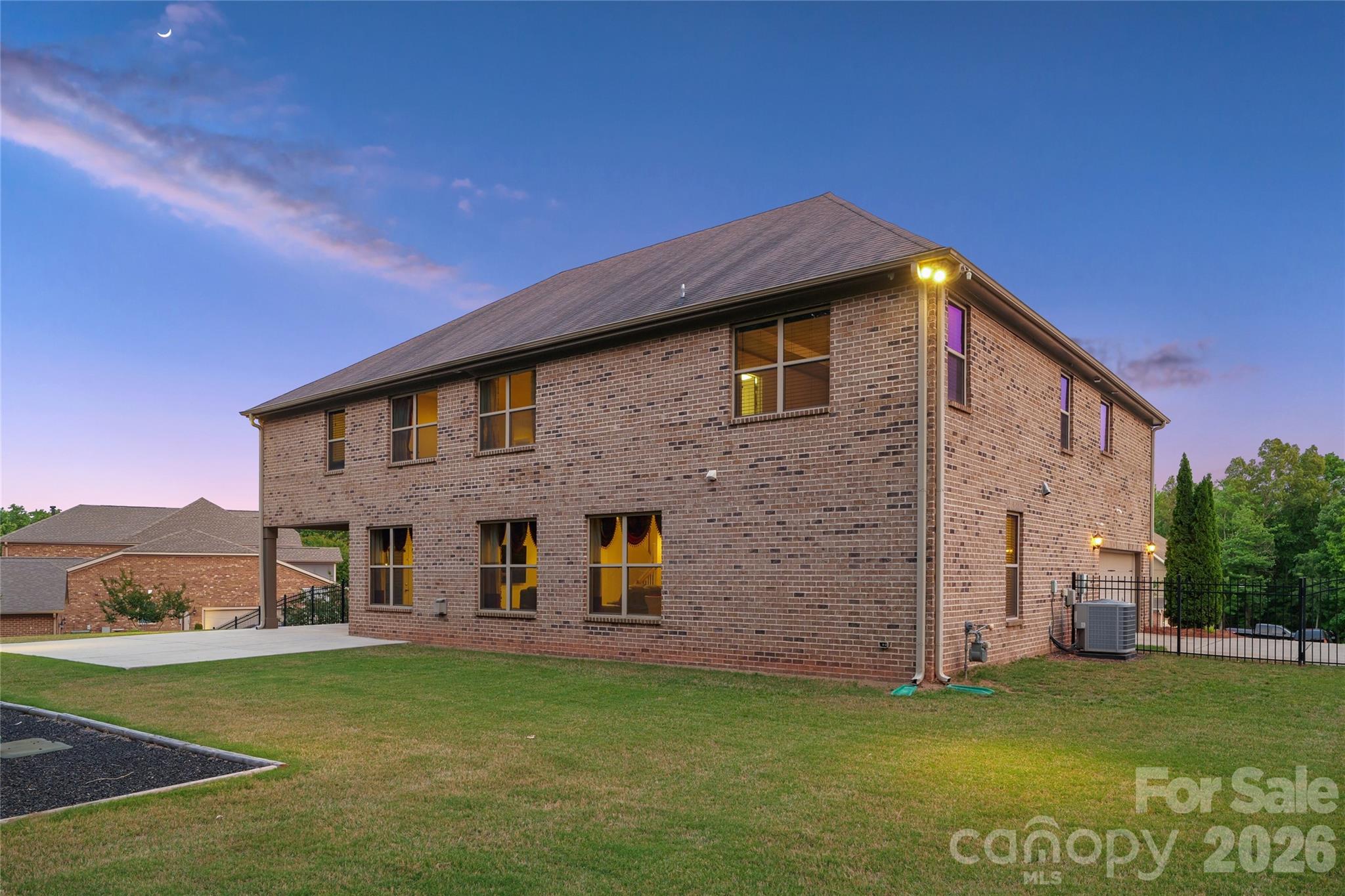 726 Lingfield Lane Property Photo 44