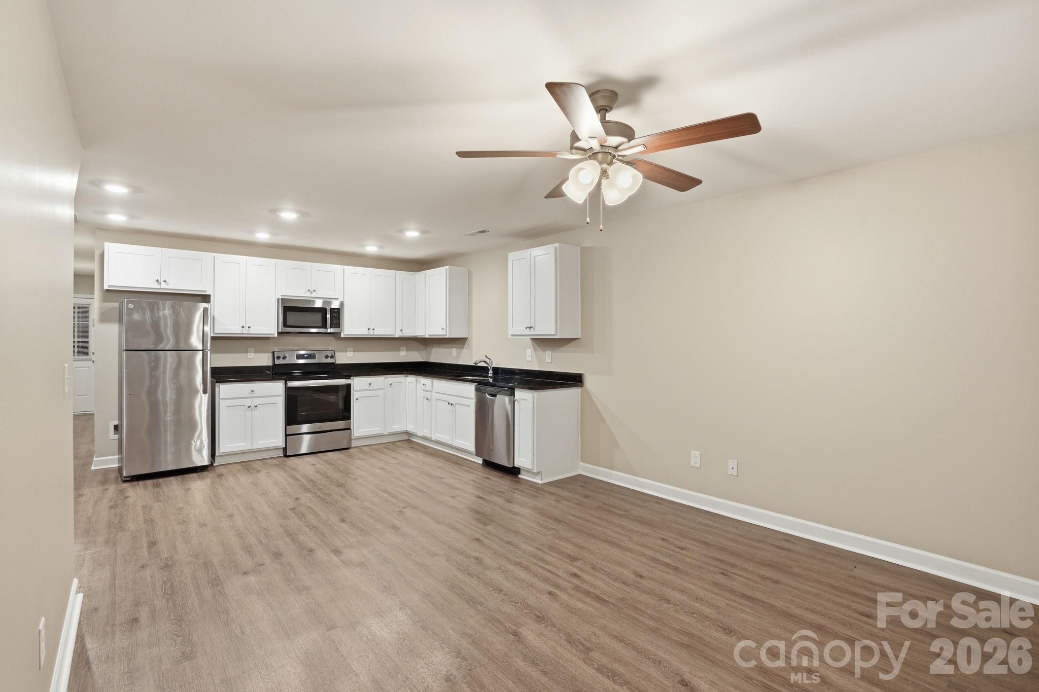 719 Hillside Street Property Photo 5