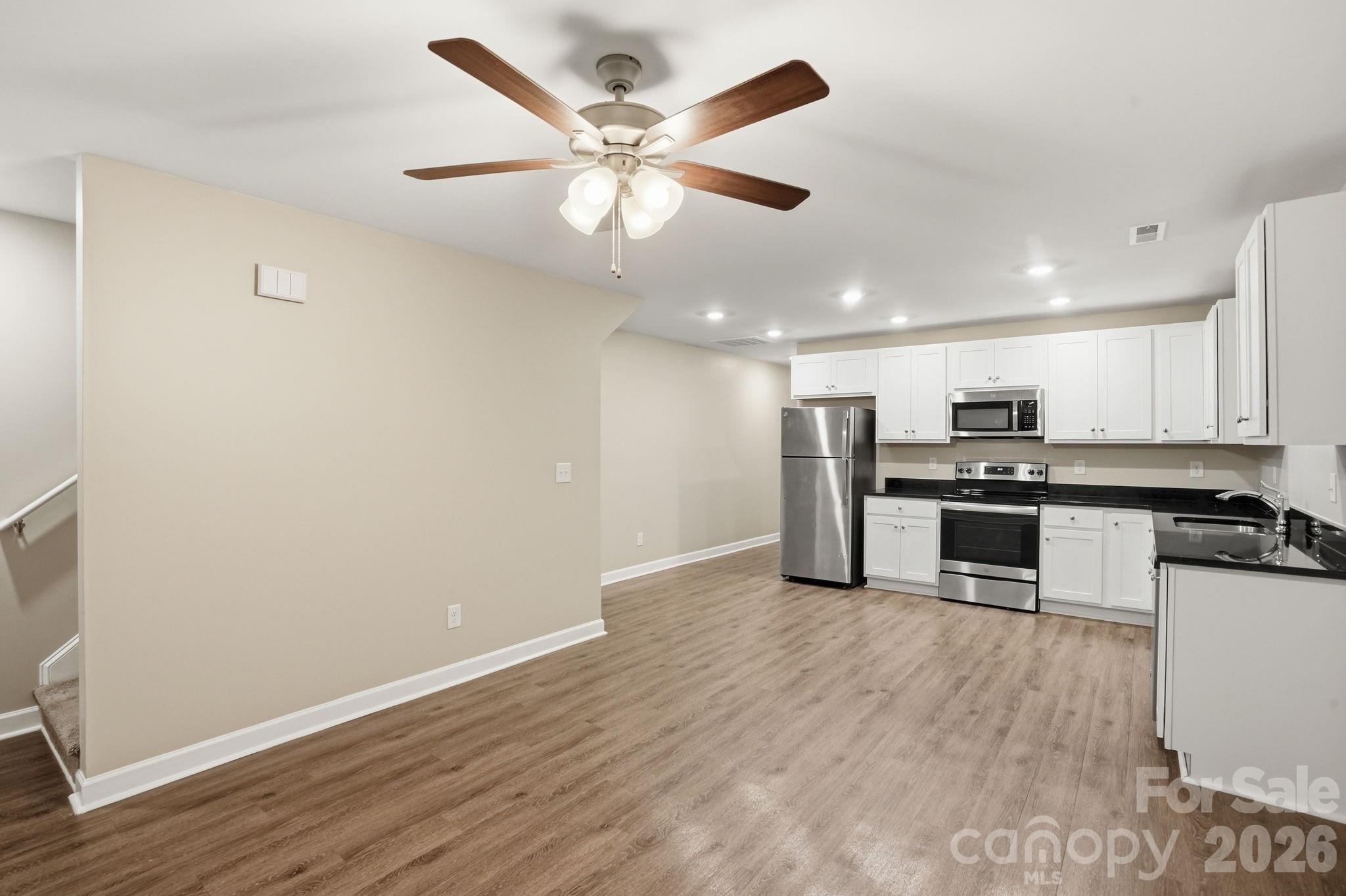 719 Hillside Street Property Photo 12