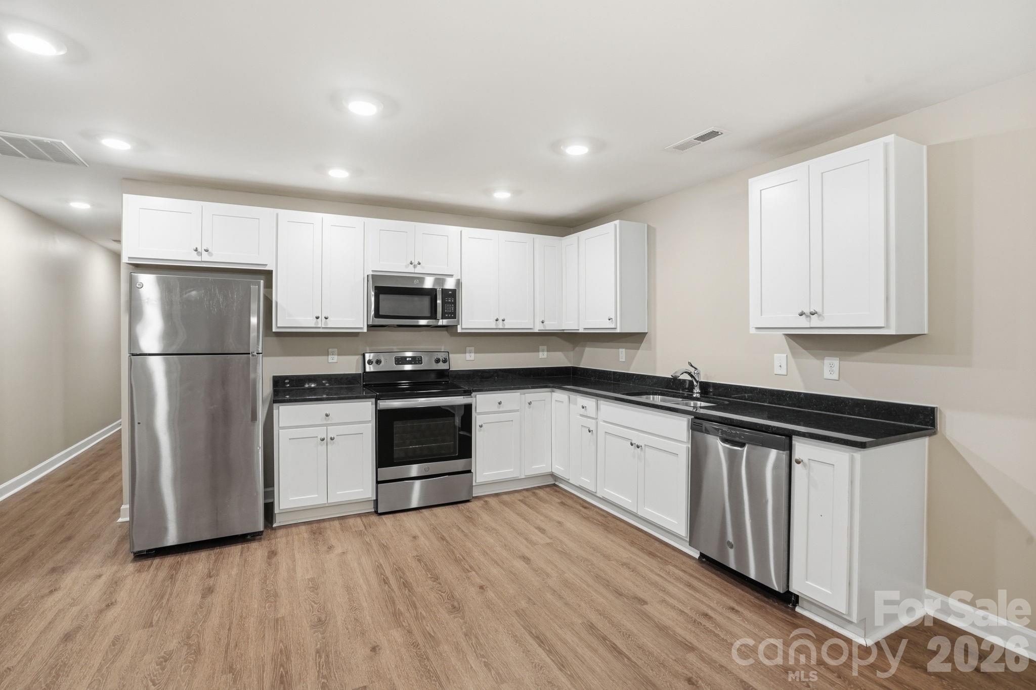 719 Hillside Street Property Photo 13