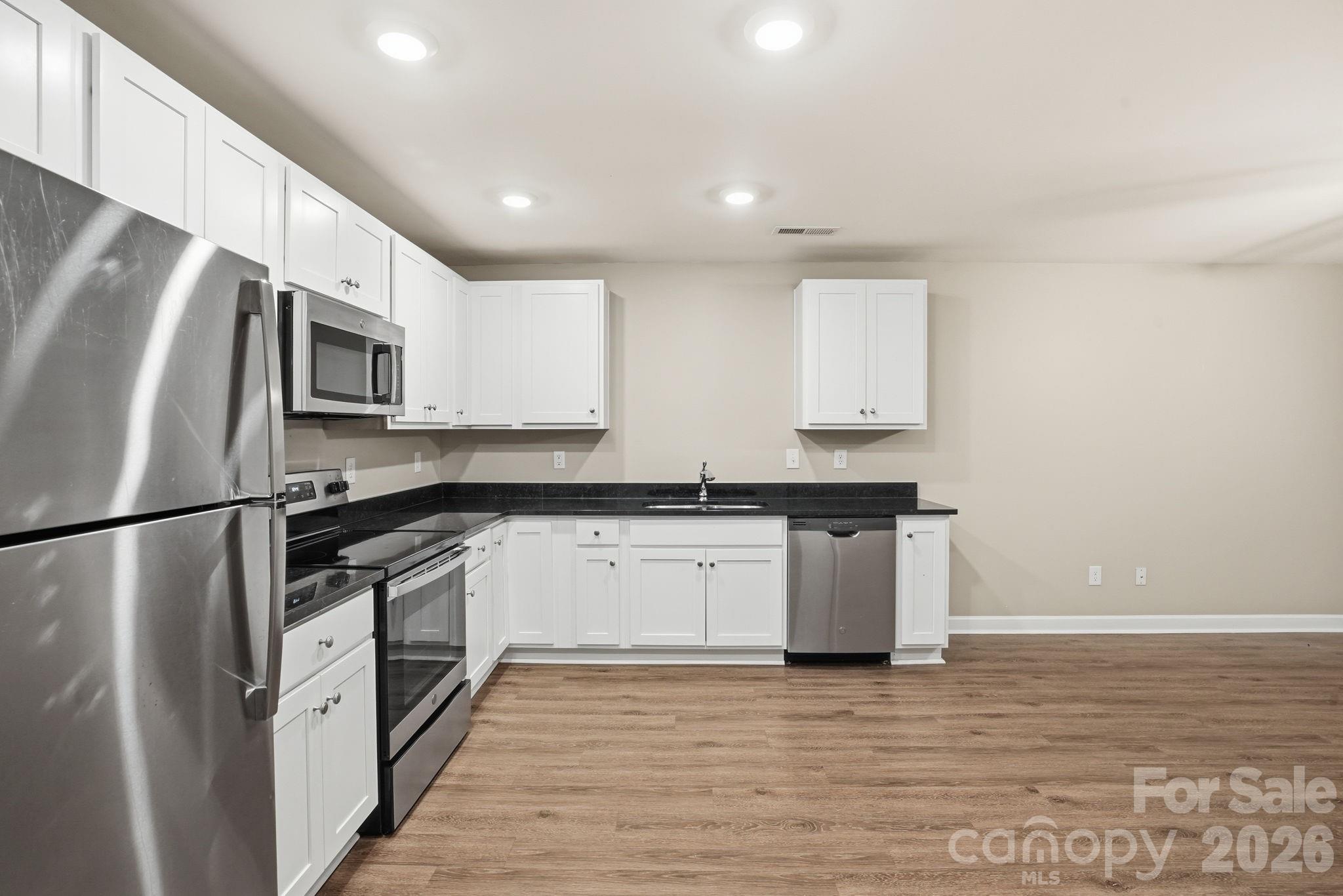 719 Hillside Street Property Photo 14