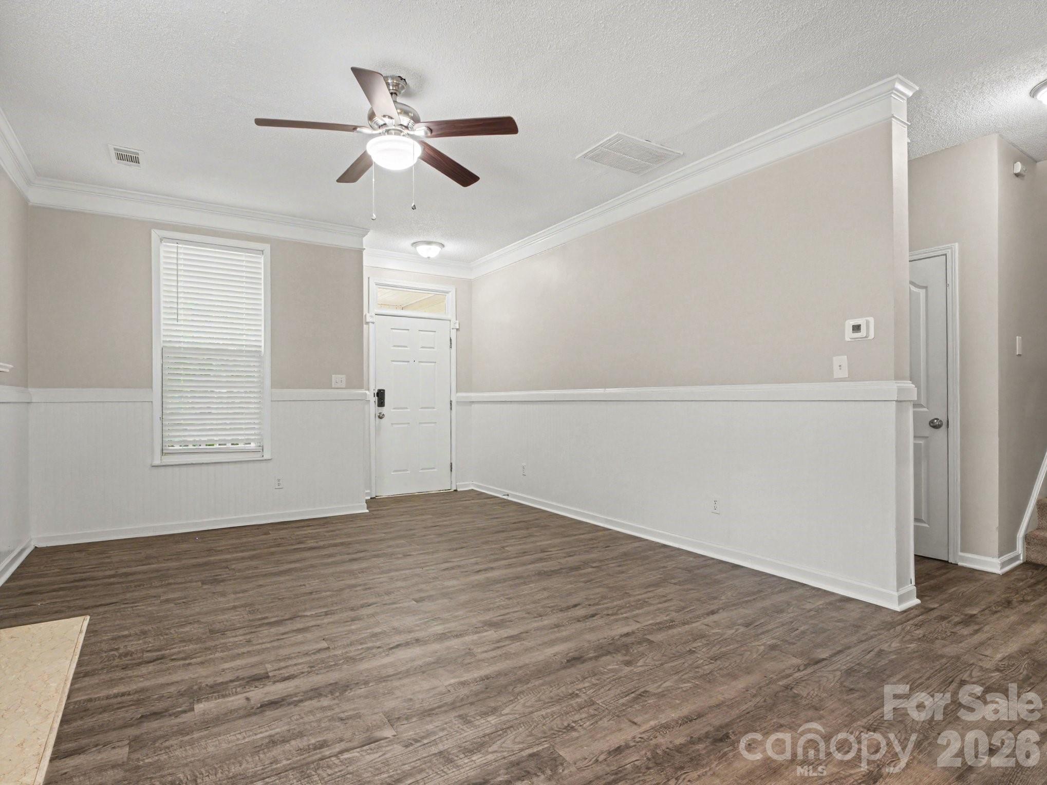 7524 Grabill Drive Property Photo 5