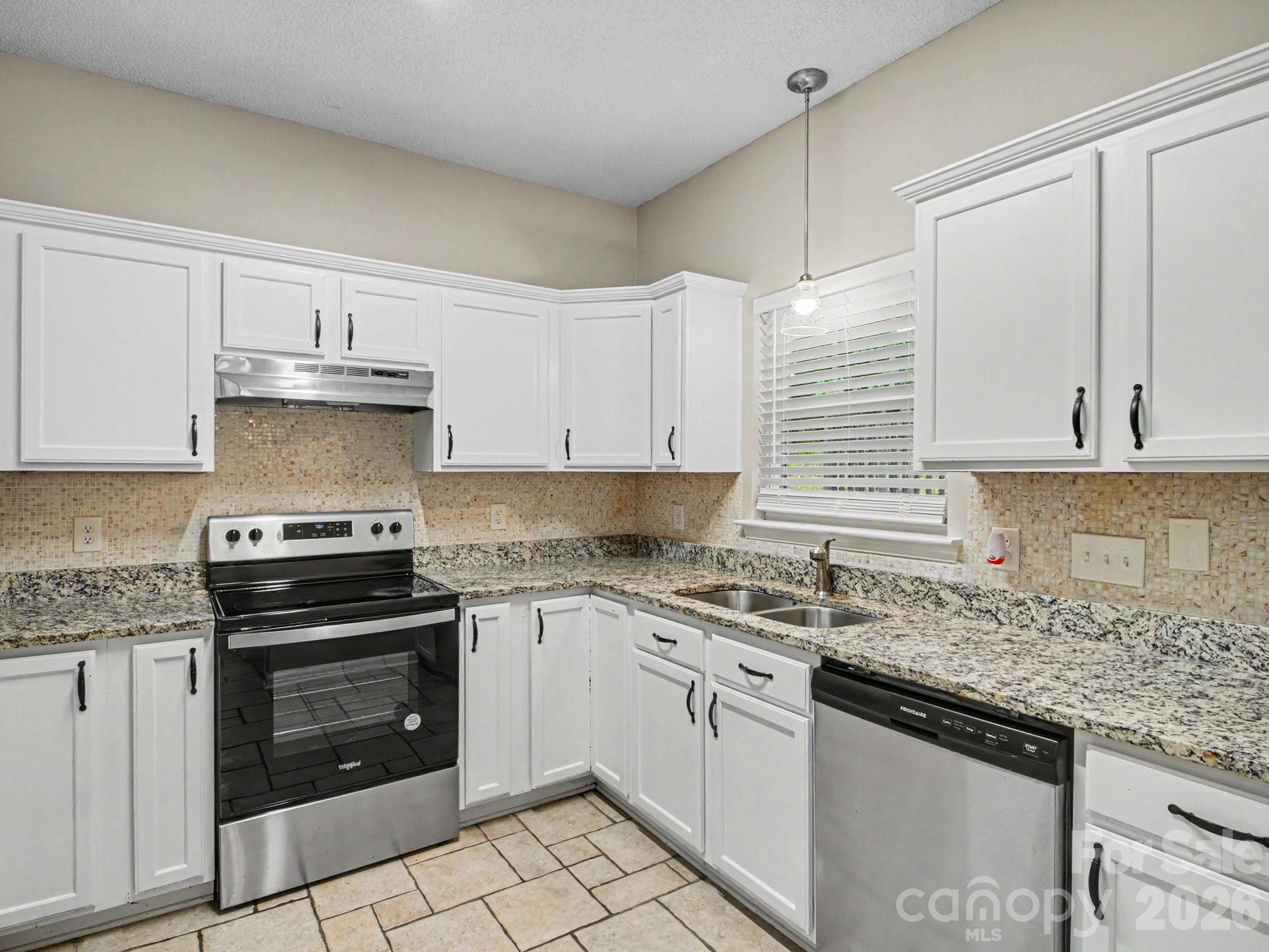 7524 Grabill Drive Property Photo 9