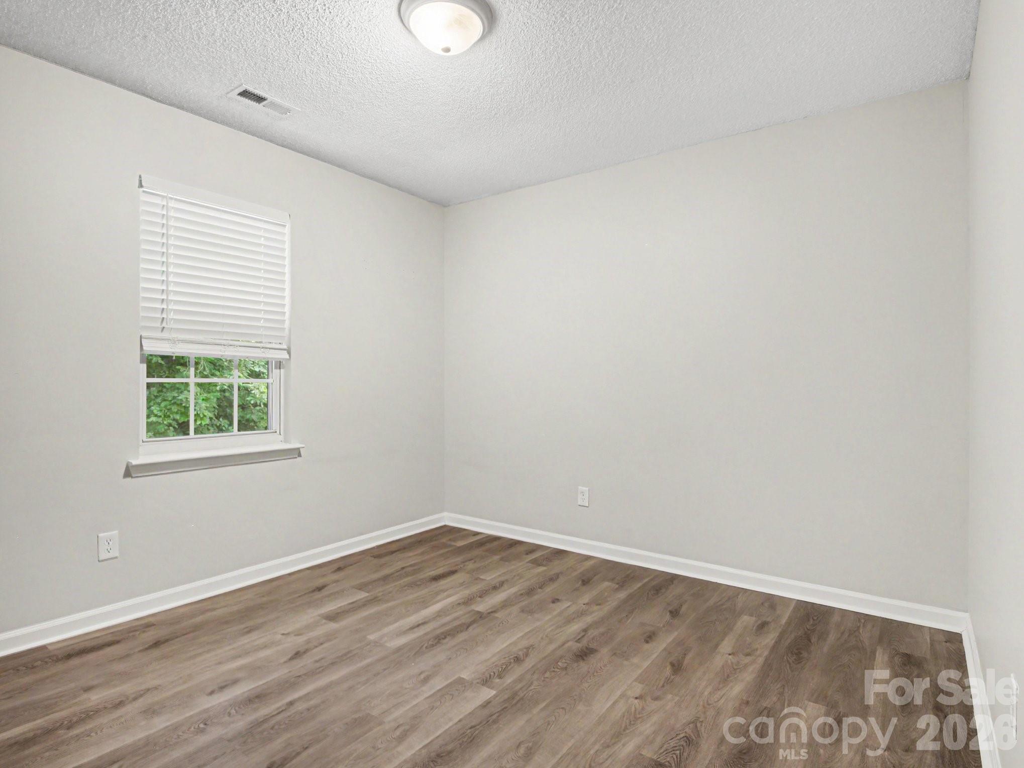 7524 Grabill Drive Property Photo 15