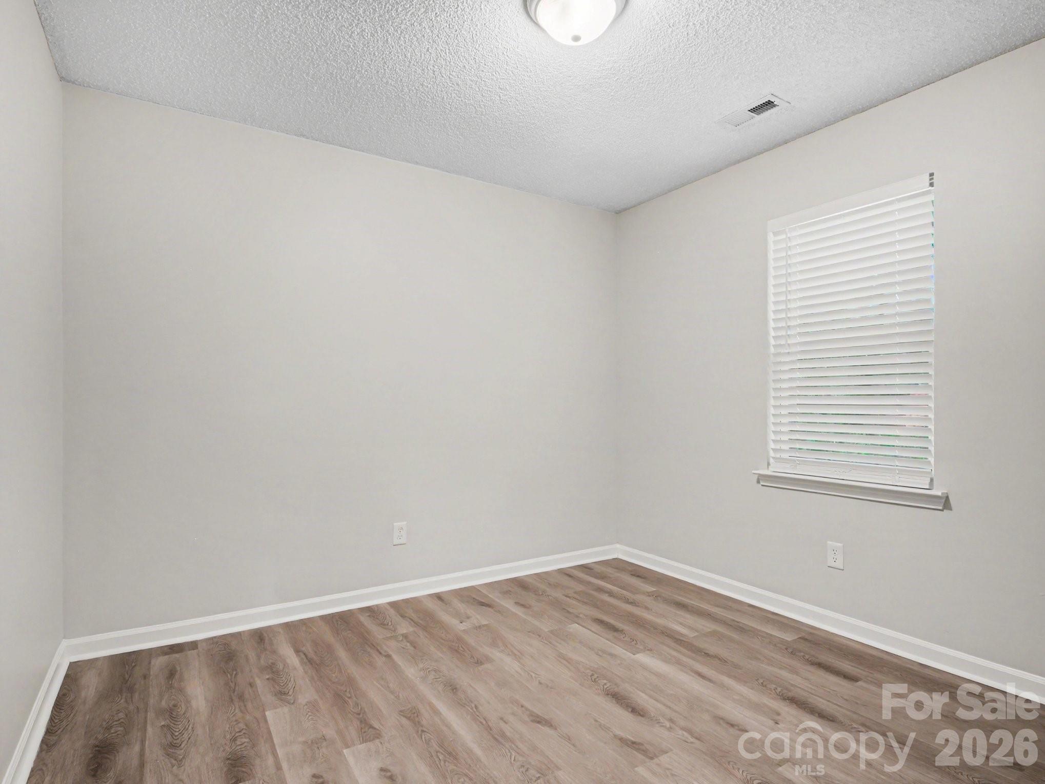 7524 Grabill Drive Property Photo 16
