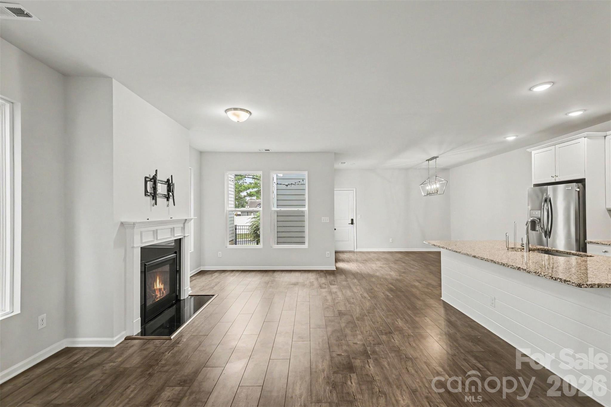 808 Lyndon Station Drive Property Photo 3