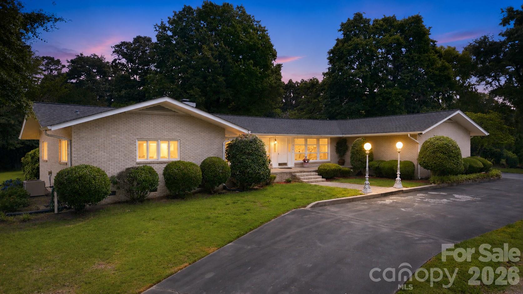 938 Sandswood Drive Property Photo 4