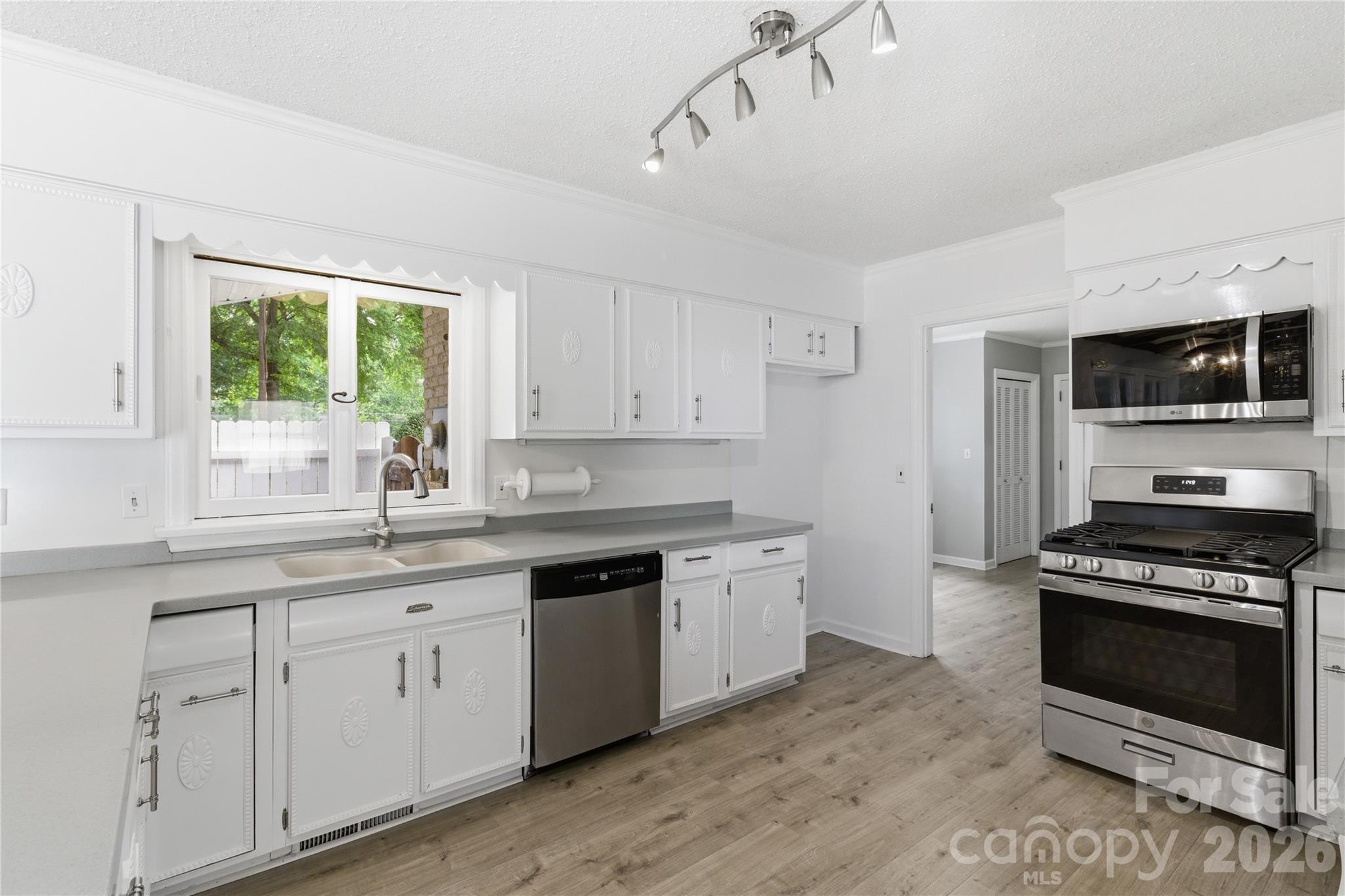 938 Sandswood Drive Property Photo 16