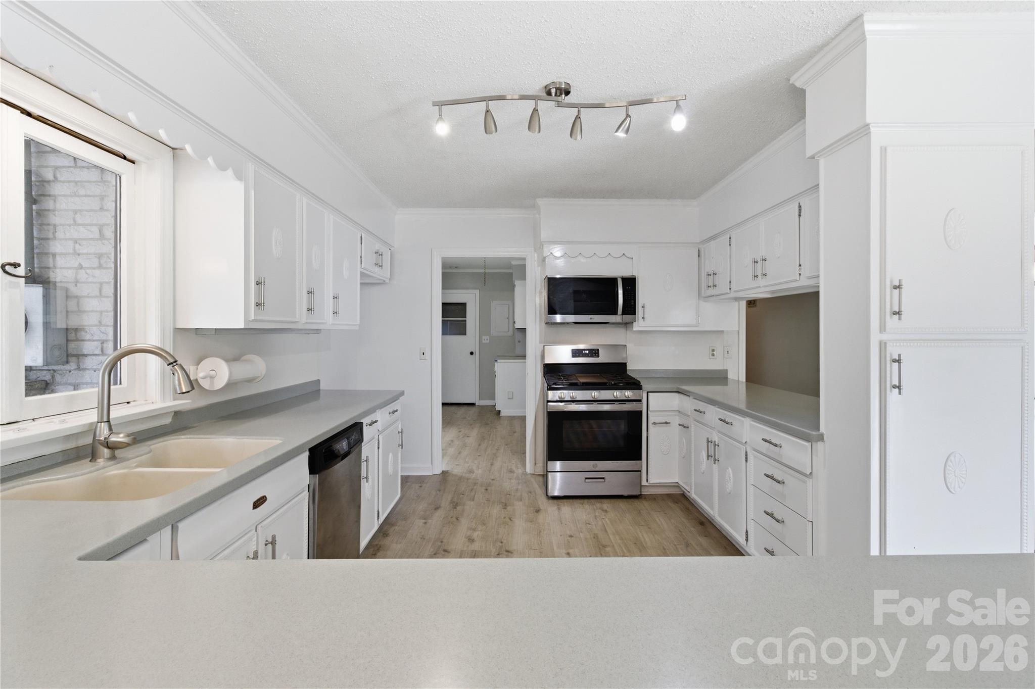 938 Sandswood Drive Property Photo 17