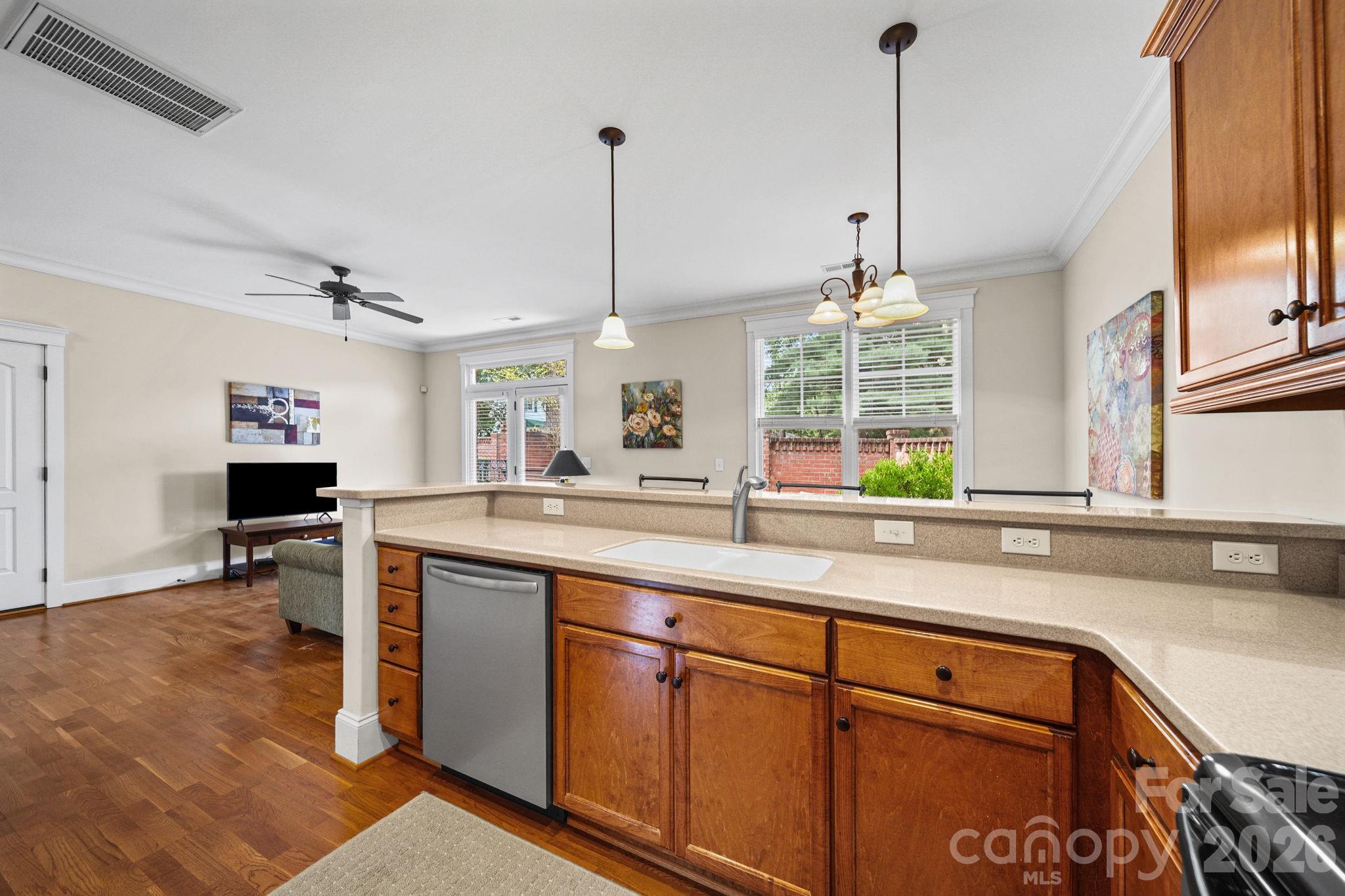 718 Kingsley Way Property Photo 11
