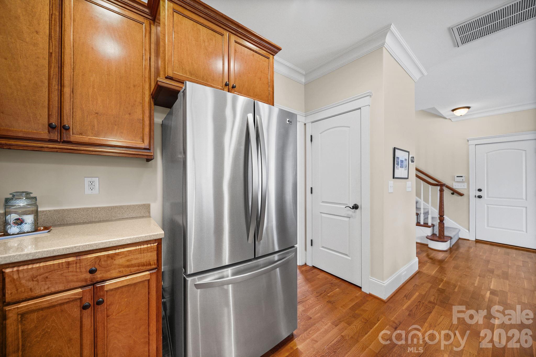 718 Kingsley Way Property Photo 12