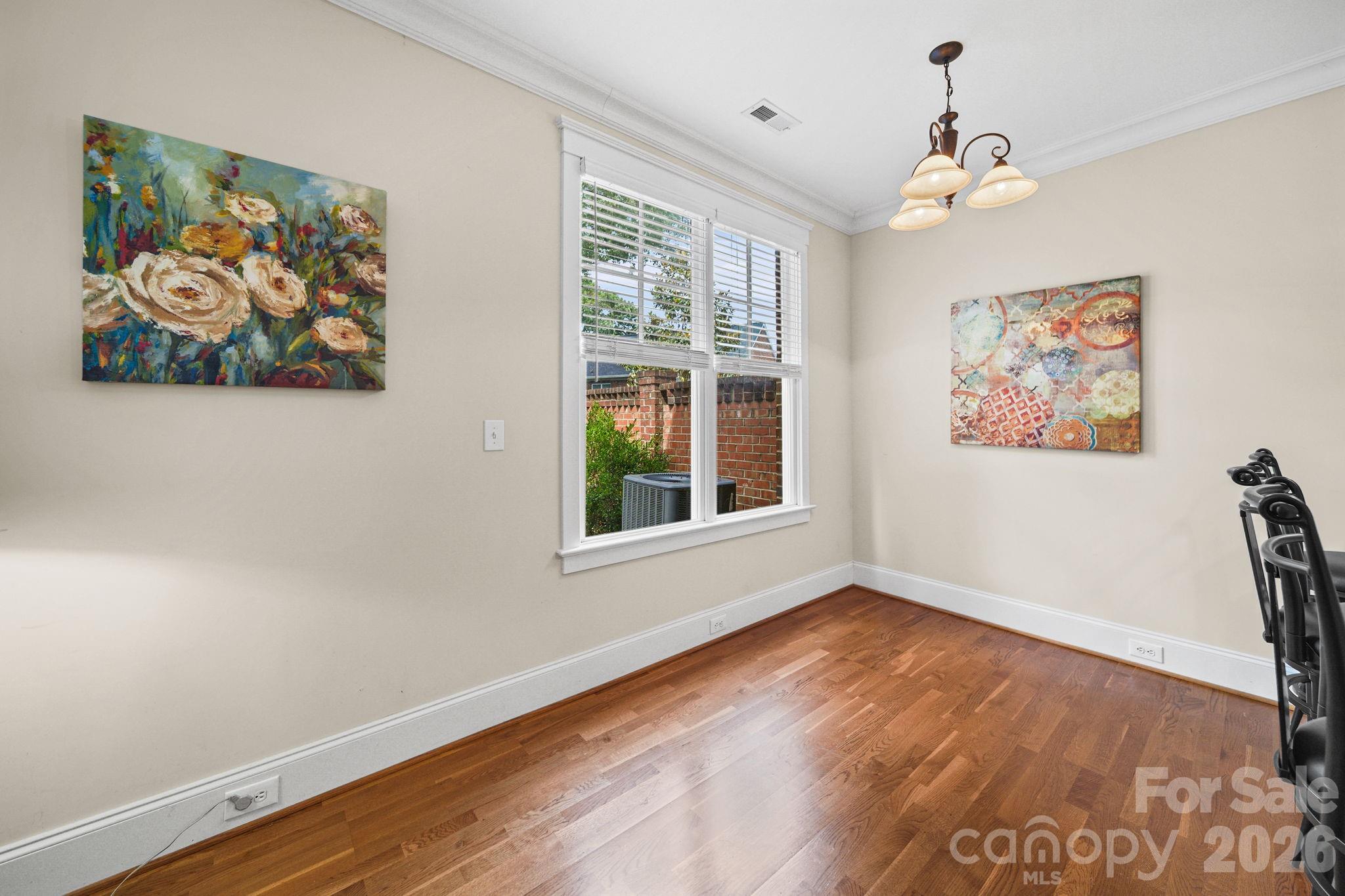 718 Kingsley Way Property Photo 13