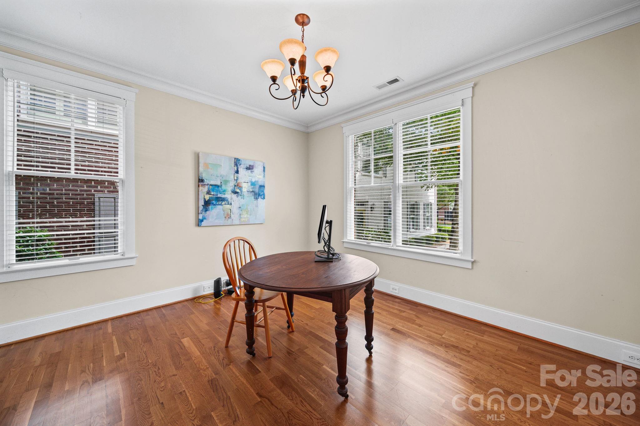 718 Kingsley Way Property Photo 14