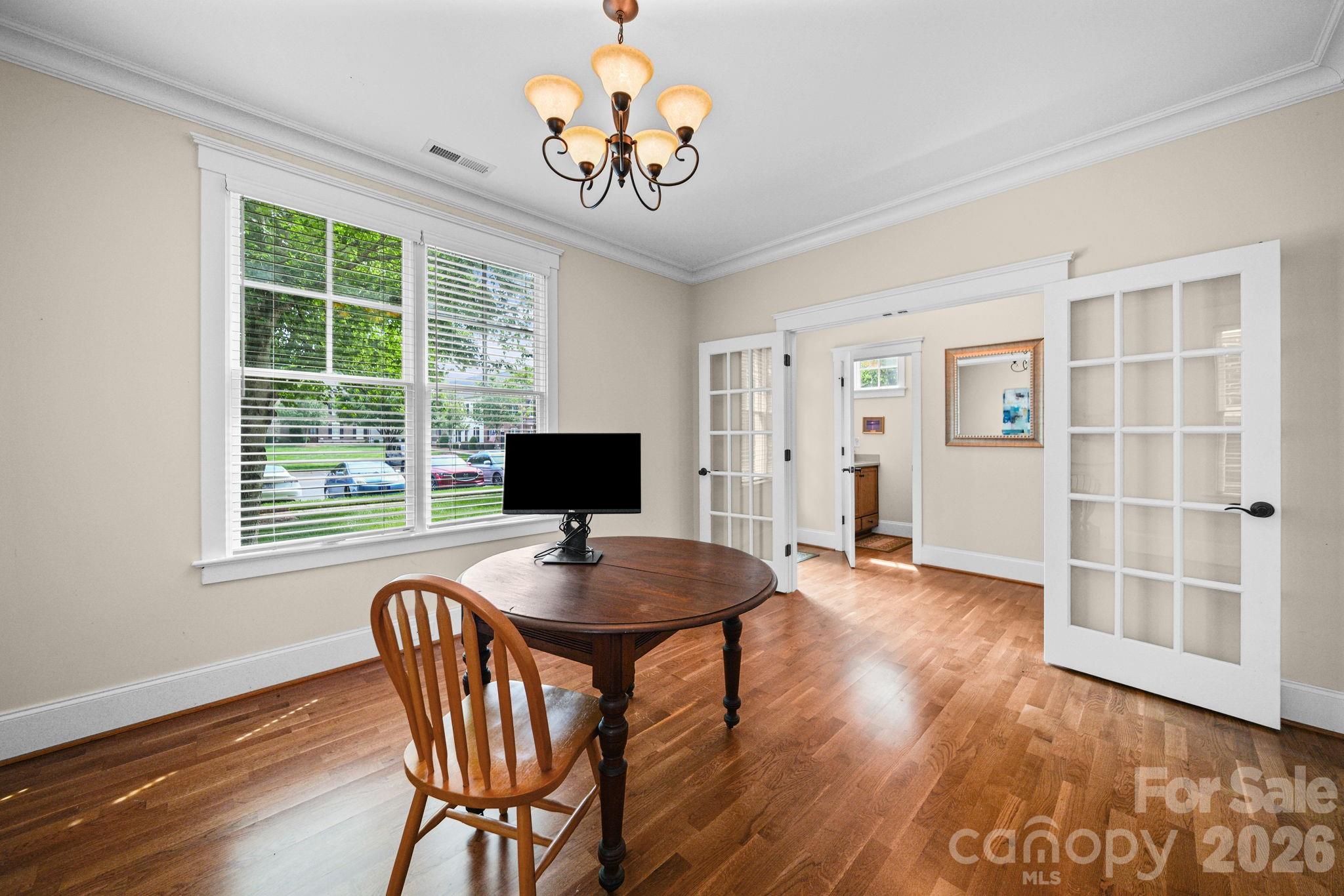 718 Kingsley Way Property Photo 15