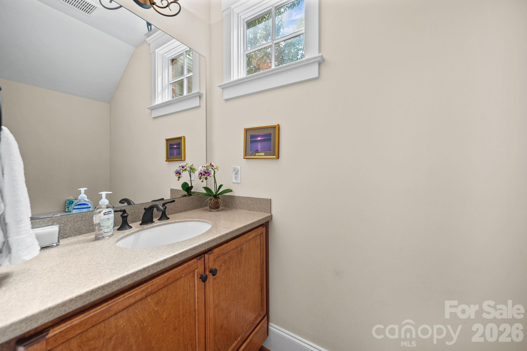 718 Kingsley Way Property Photo 16