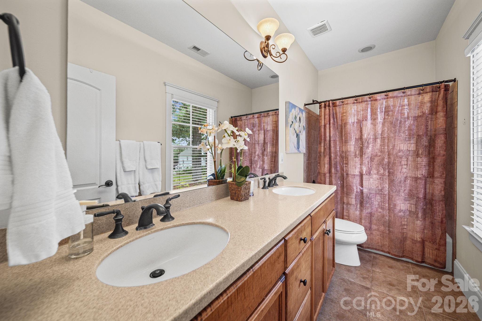 718 Kingsley Way Property Photo 20