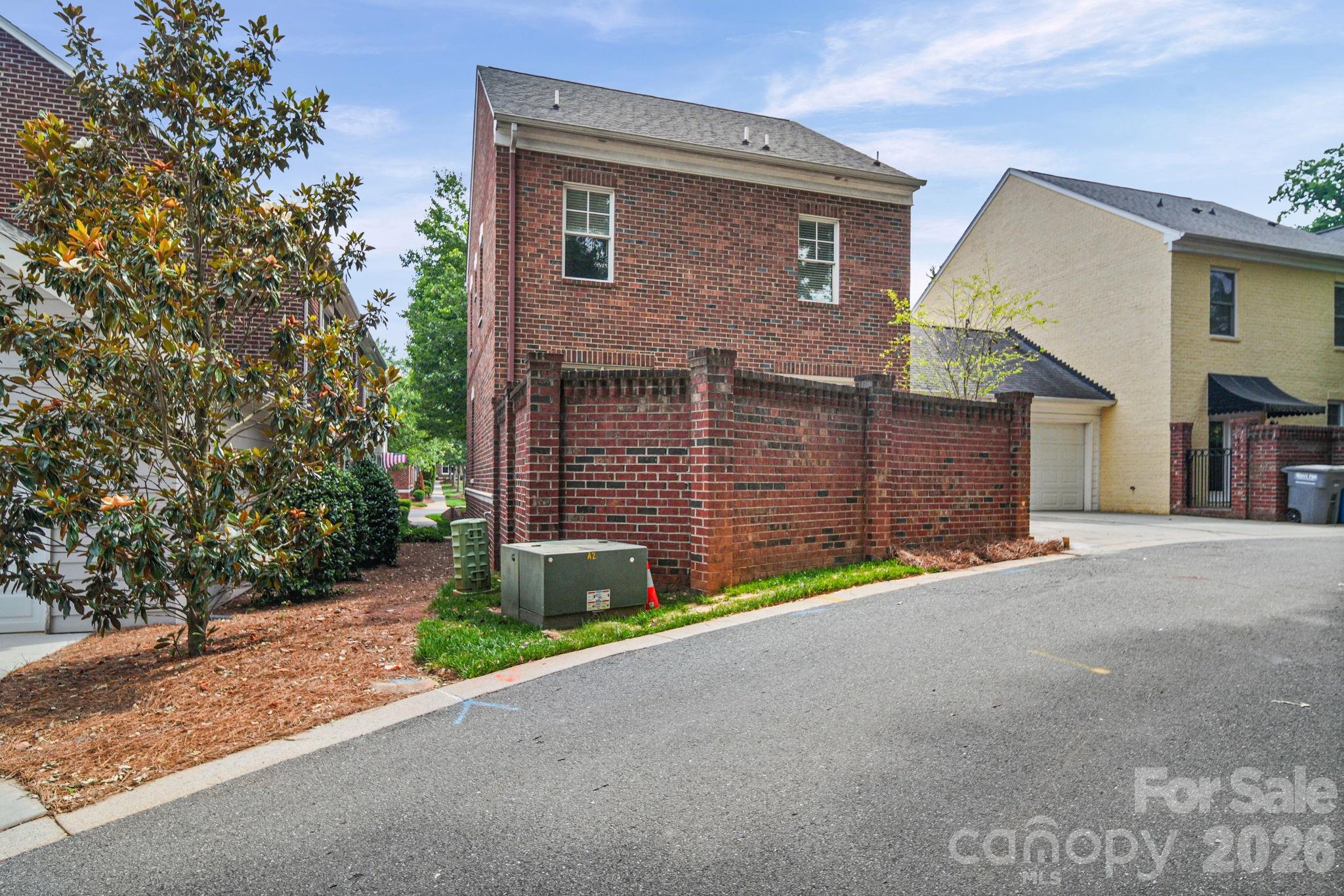 718 Kingsley Way Property Photo 29