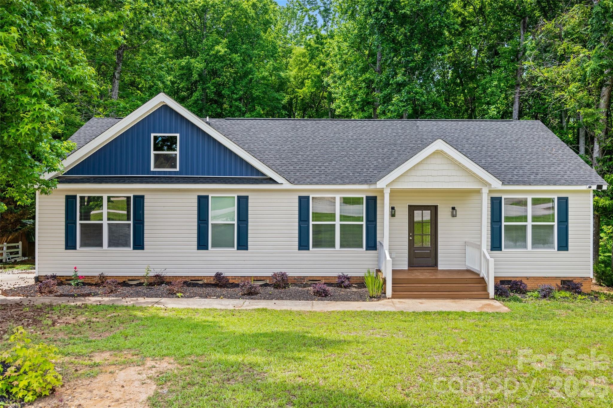 925 Loganberry Lane Property Photo 1