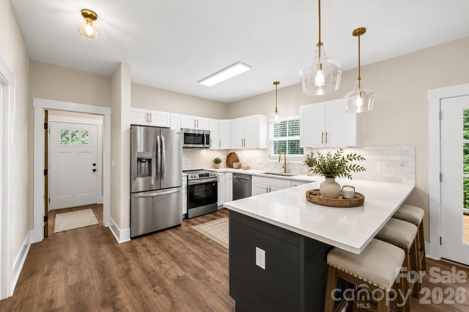 925 Loganberry Lane Property Photo 13