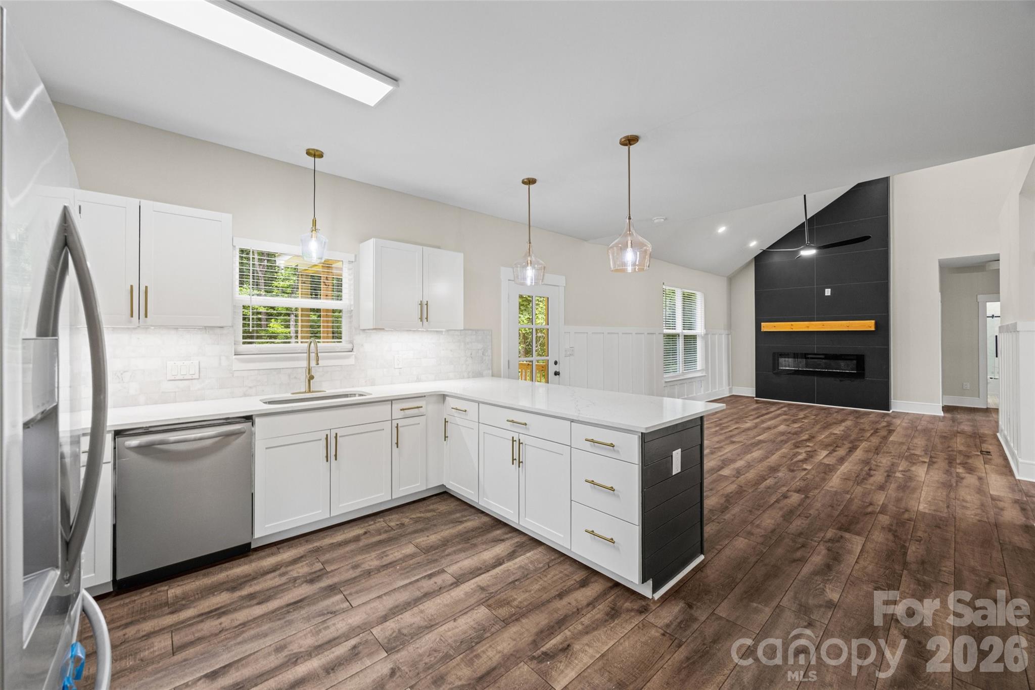 925 Loganberry Lane Property Photo 14