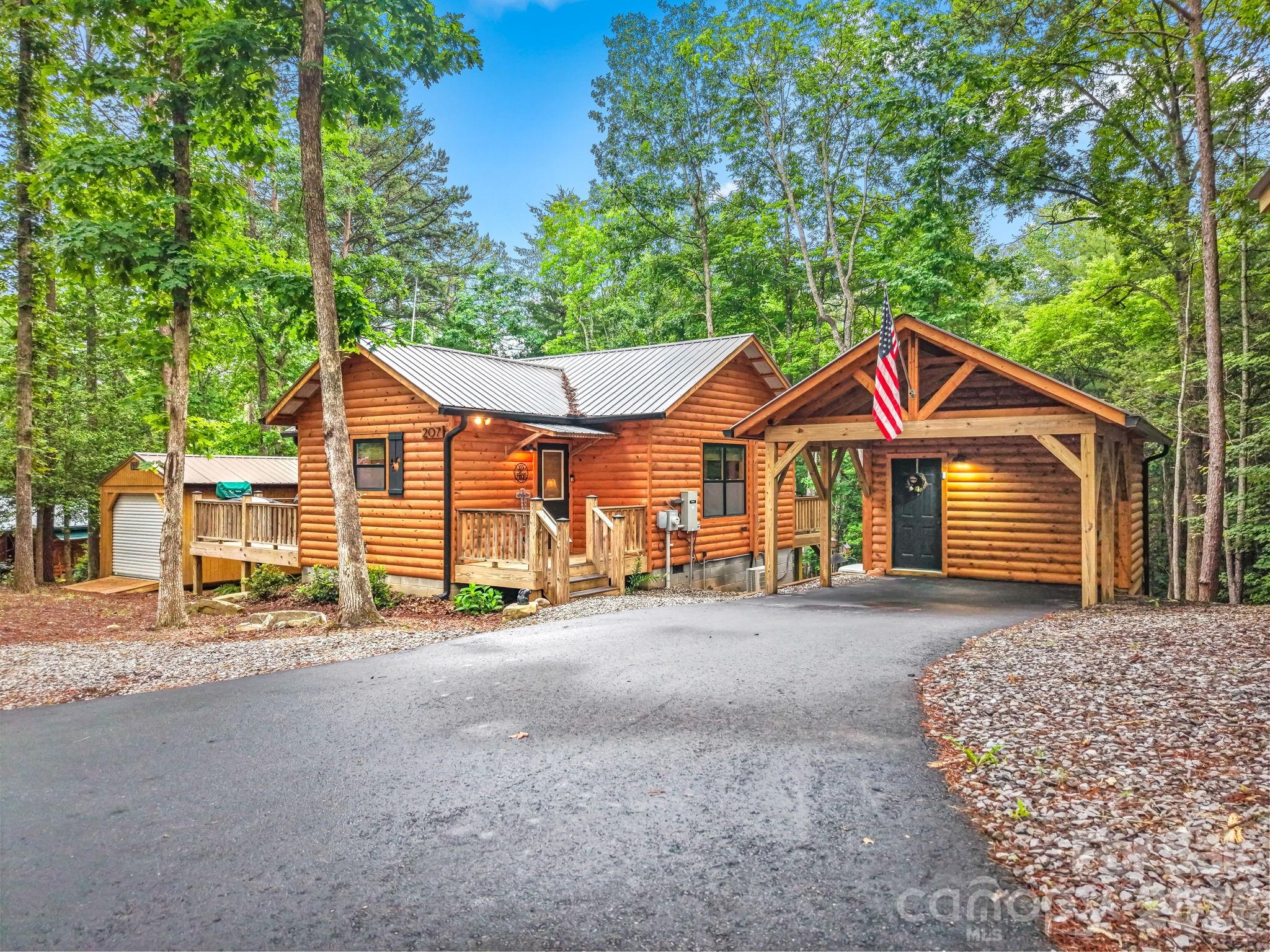 207 Bentley Cove Property Photo 1
