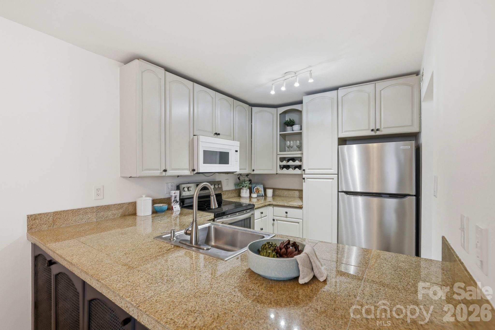 1616 Flynnwood Drive F Property Photo 6