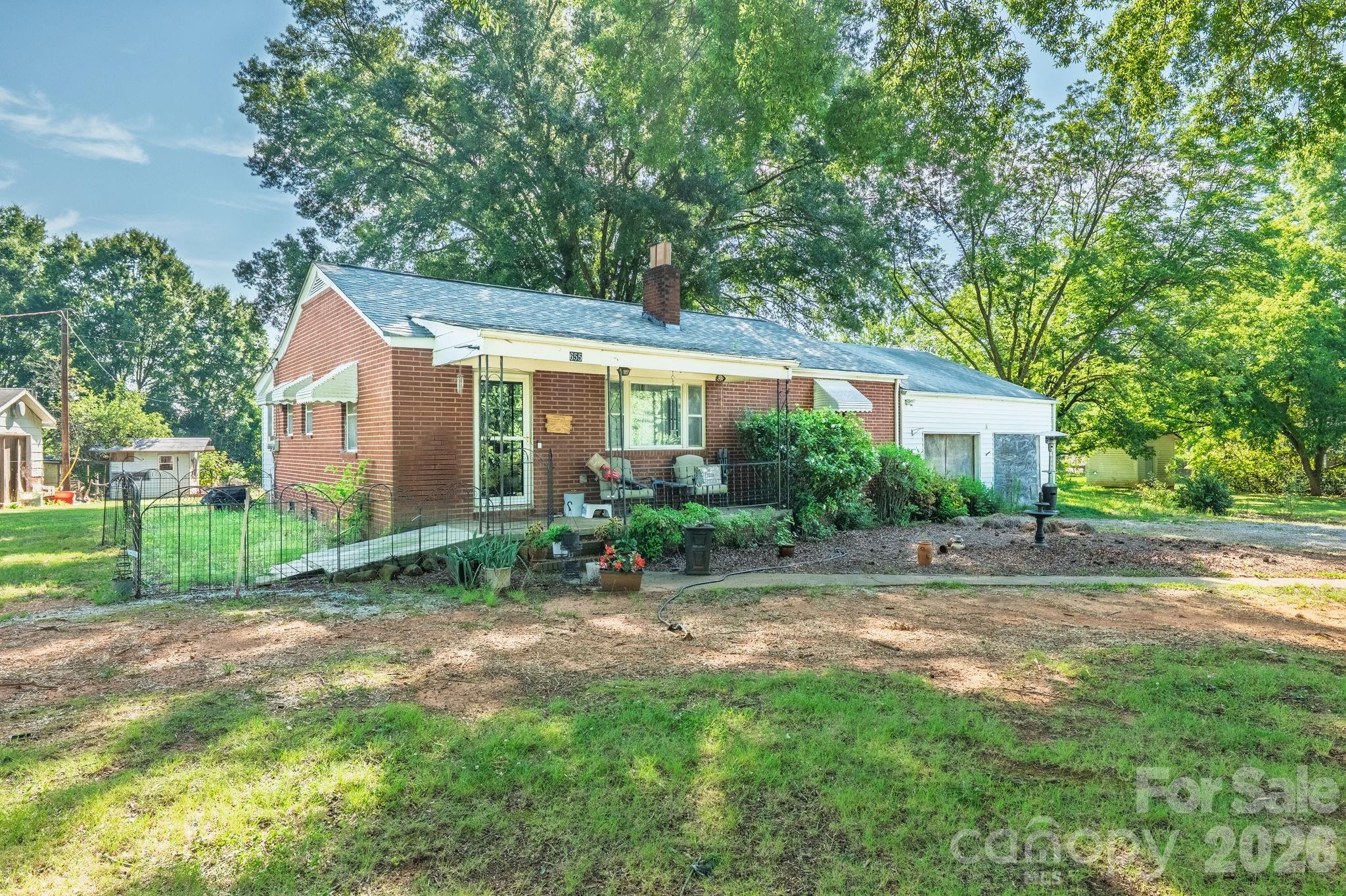 655 Edmiston Road Property Photo 1