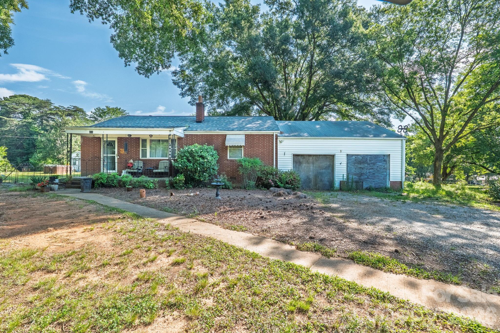 655 Edmiston Road Property Photo 2