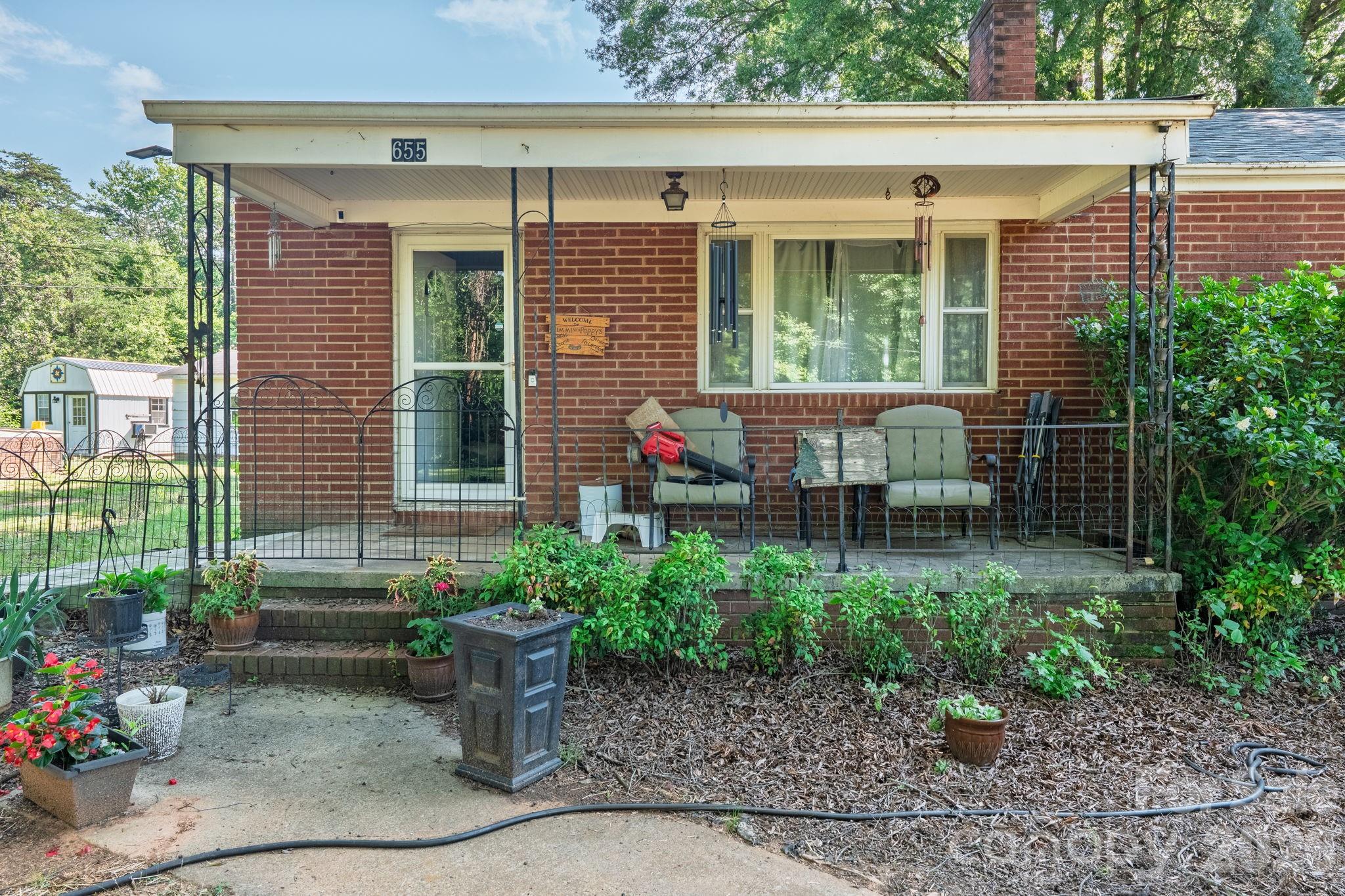 655 Edmiston Road Property Photo 3